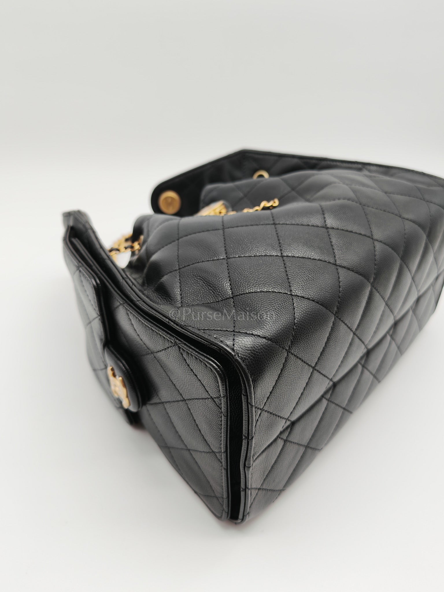 25 Small in Black Caviar Leather Aged Gold Hardware (Microchip) | Purse Maison Luxury Bags Shop