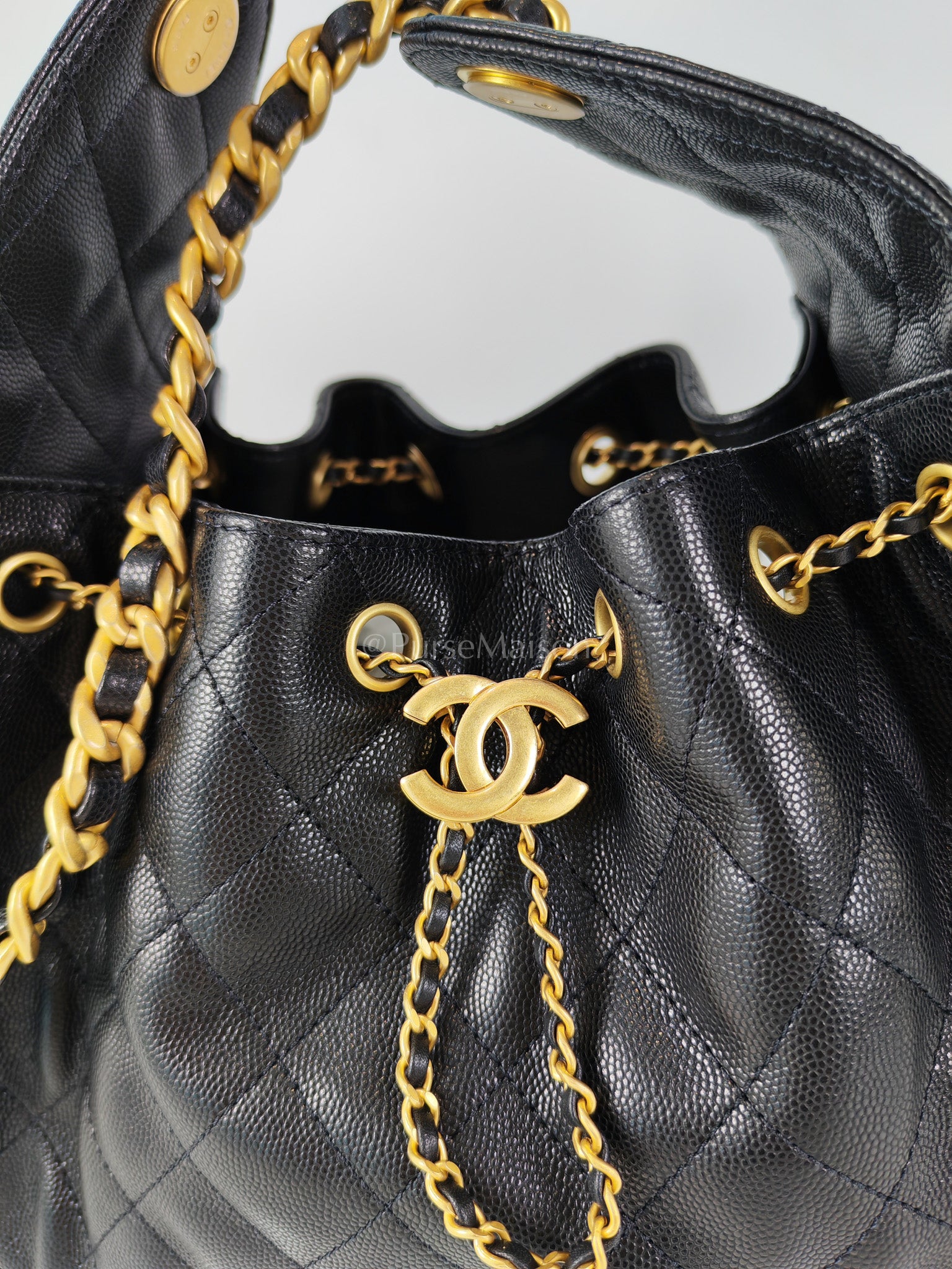 25 Small in Black Caviar Leather Aged Gold Hardware Microchip(K3****X4) | Purse Maison Luxury Bags Shop