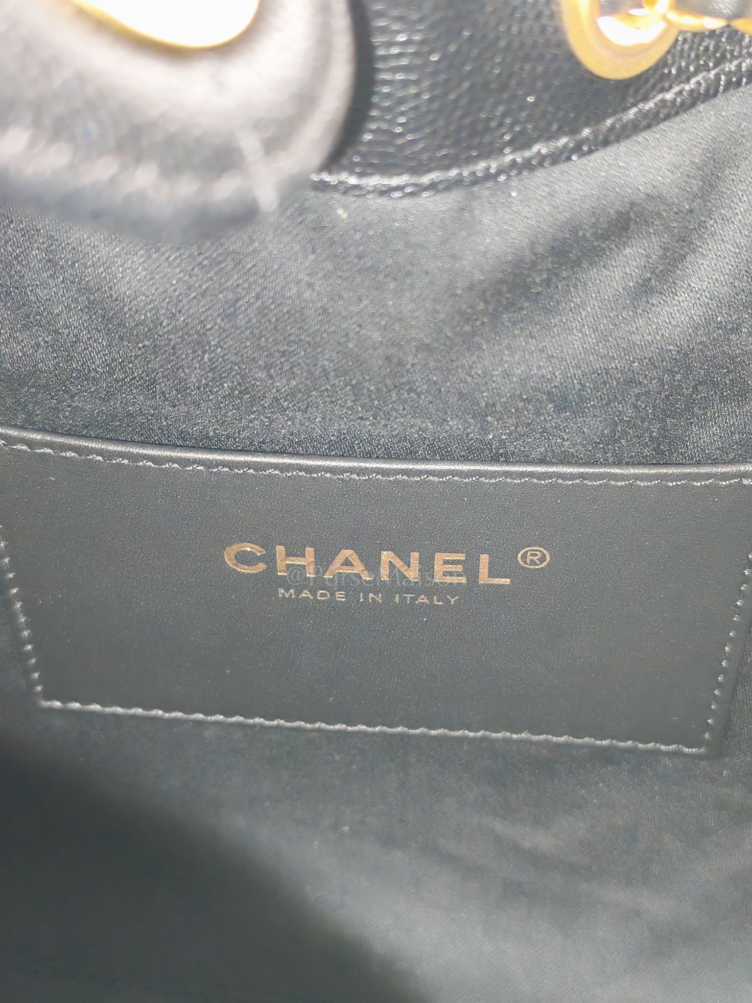 25 Small in Black Caviar Leather and Aged Gold Hardware (Microchip) | Purse Maison Luxury Bags Shop