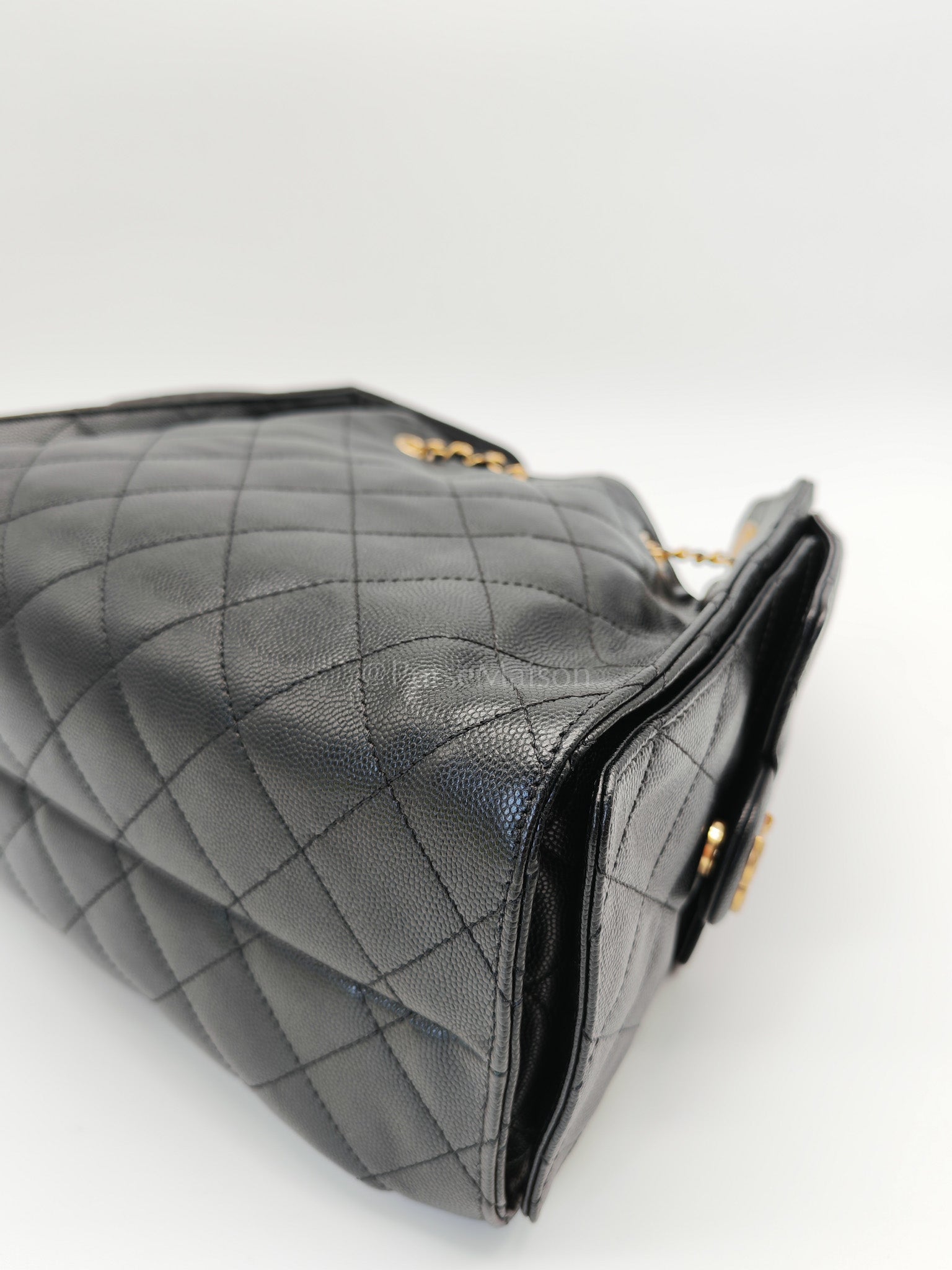 25 Small in Black Caviar Leather and Aged Gold Hardware (Microchip) | Purse Maison Luxury Bags Shop