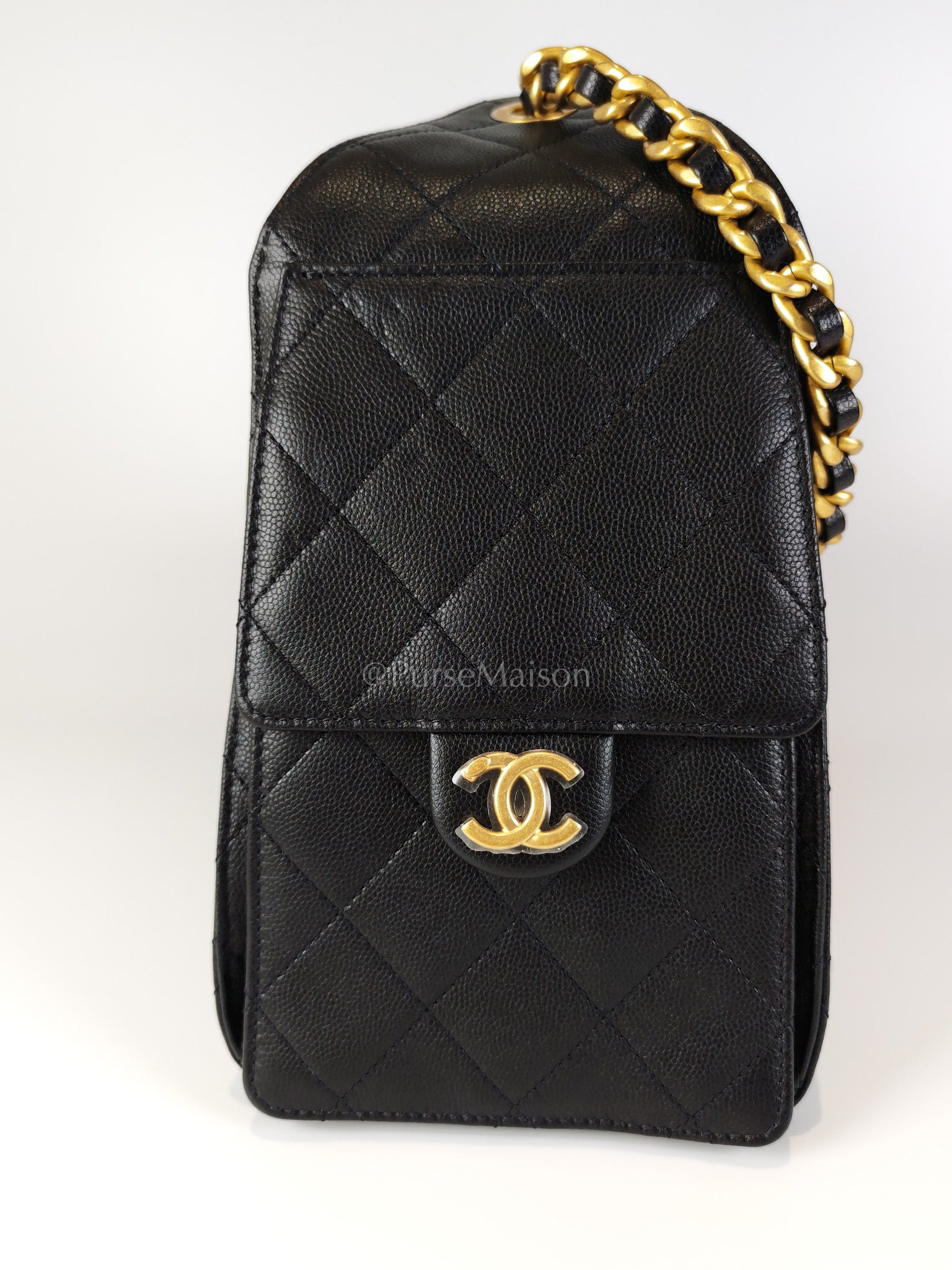 25 Small in Black Caviar Leather and Aged Gold Hardware (Microchip) | Purse Maison Luxury Bags Shop