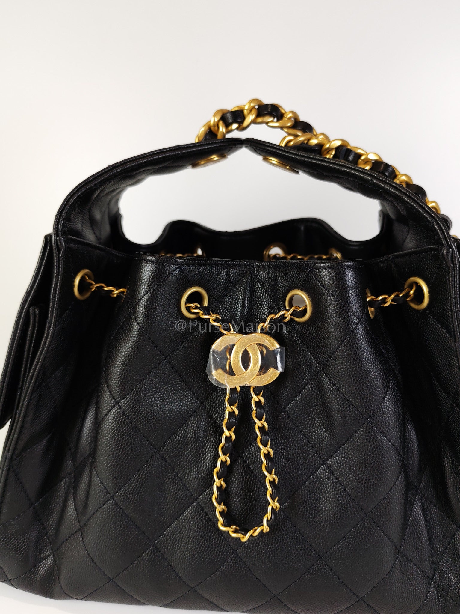 25 Small in Black Caviar Leather and Aged Gold Hardware (Microchip) | Purse Maison Luxury Bags Shop