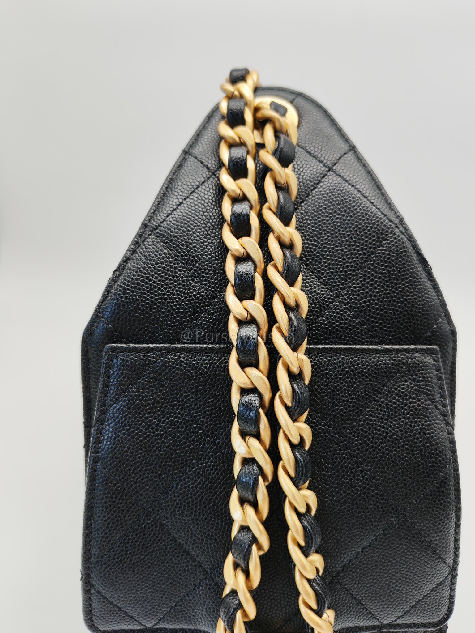 25 Small in Black Caviar Leather and Aged Gold Hardware (Microchip) | Purse Maison Luxury Bags Shop