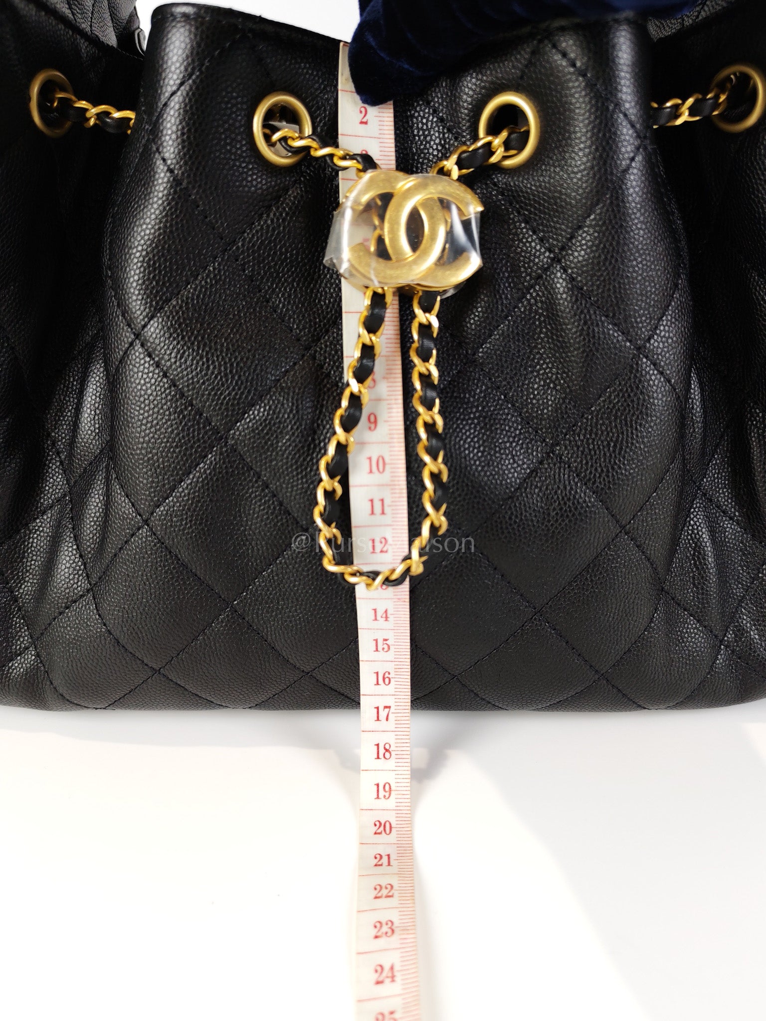 25 Small in Black Caviar Leather and Aged Gold Hardware (Microchip) | Purse Maison Luxury Bags Shop
