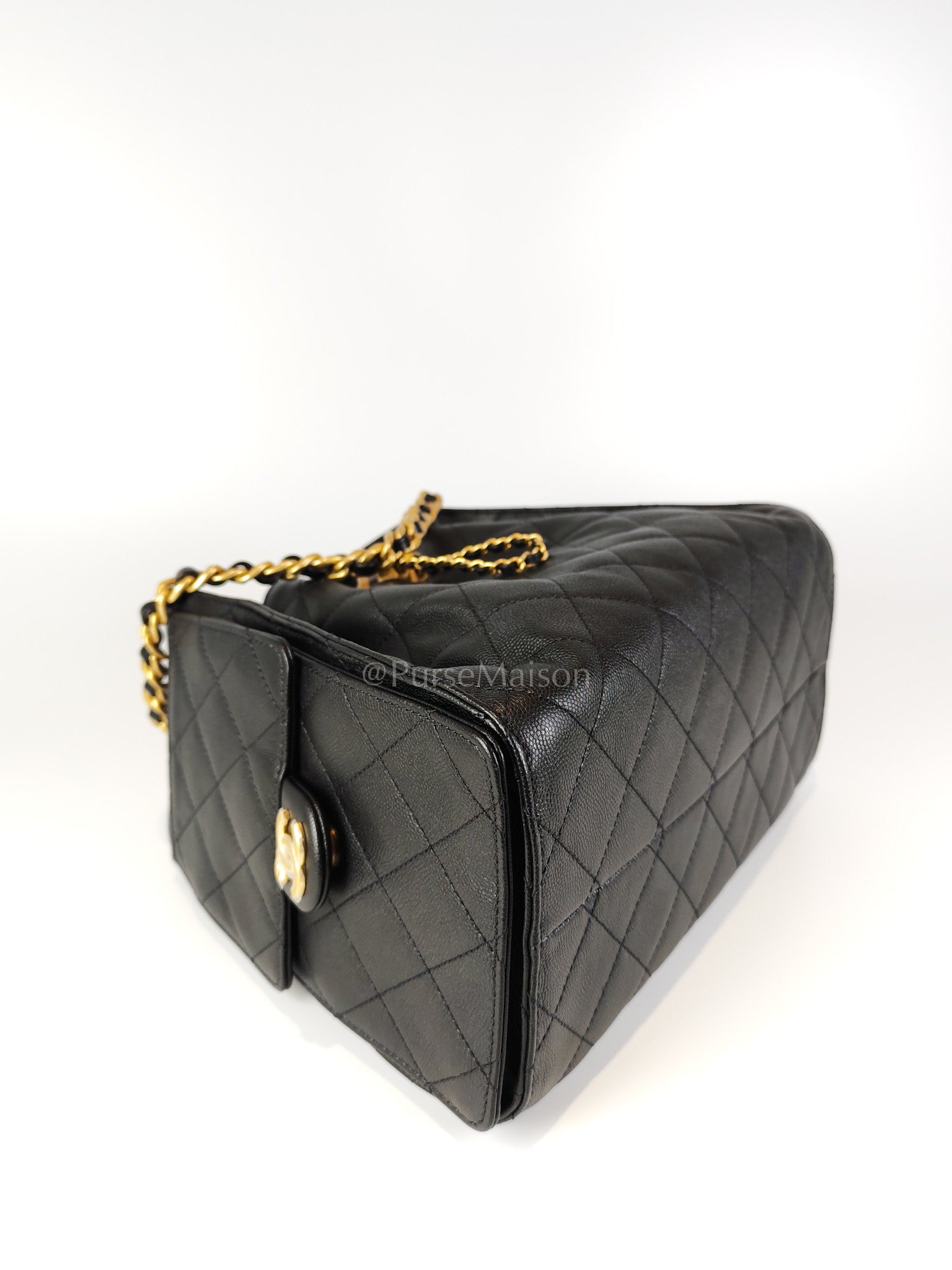 25 Small in Black Caviar Leather and Aged Gold Hardware (Microchip) | Purse Maison Luxury Bags Shop