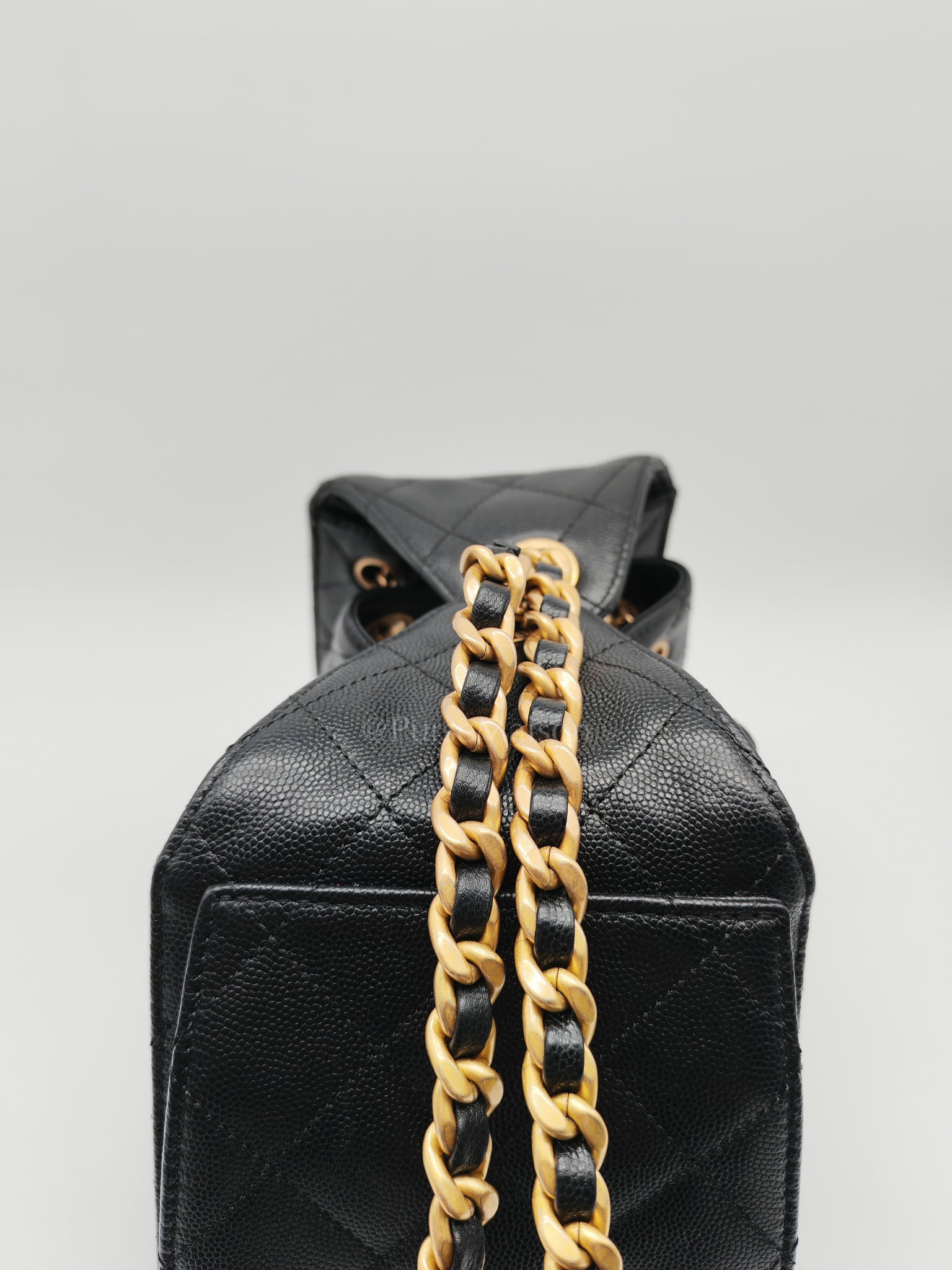 25 Small in Black Caviar Leather and Aged Gold Hardware (Microchip) | Purse Maison Luxury Bags Shop