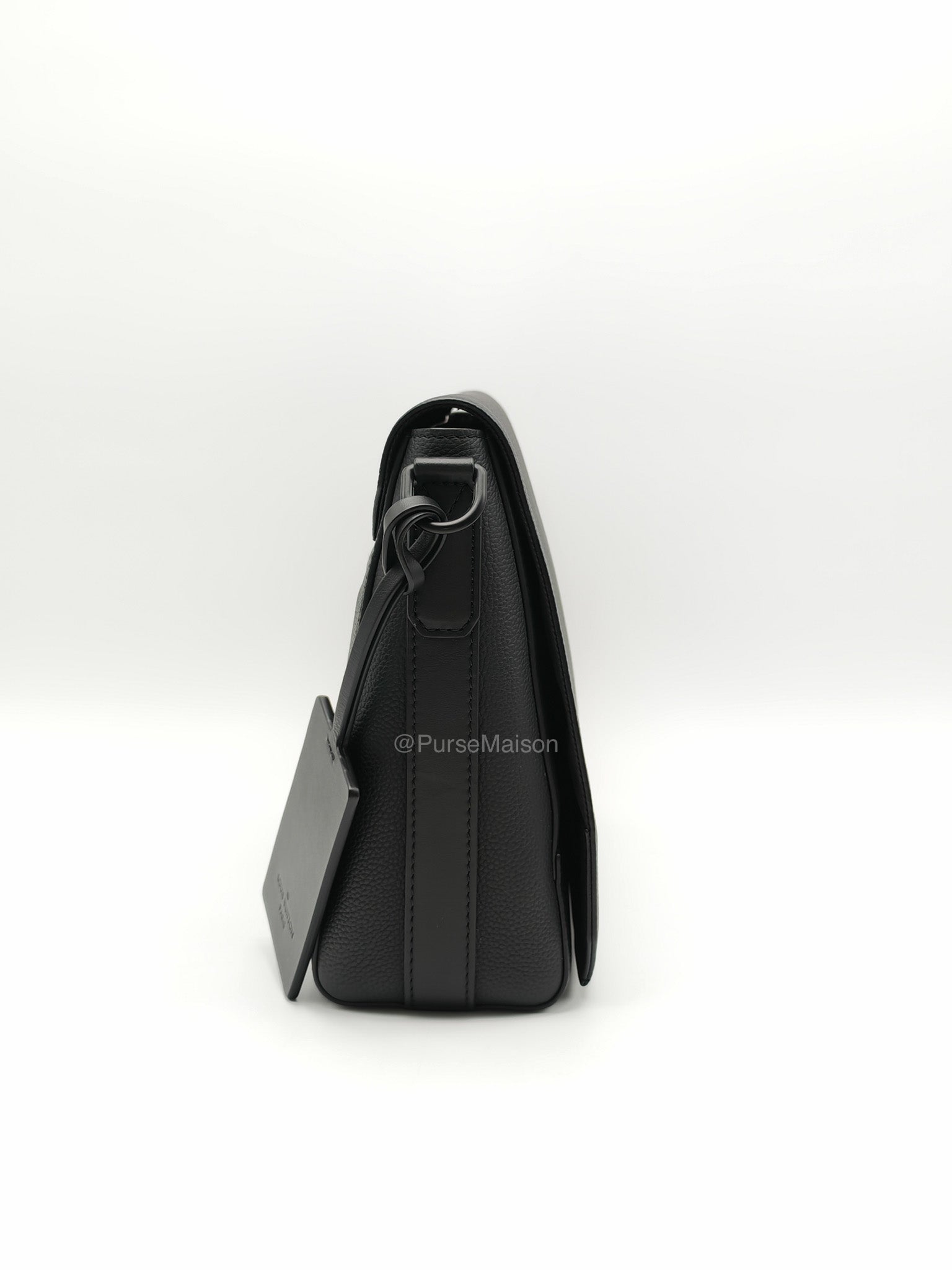 Louis Vuitton Aerogram Takeoff Messenger Bag in Black Grained Leather (Microchip)