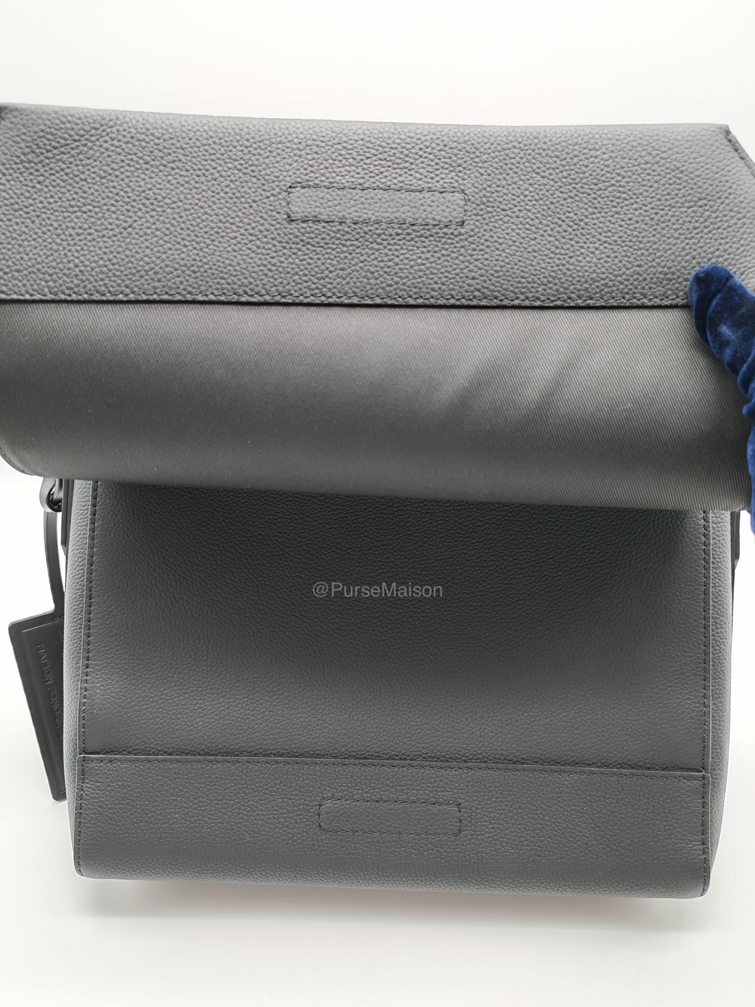 Louis Vuitton Aerogram Takeoff Messenger Bag in Black Grained Leather (Microchip)