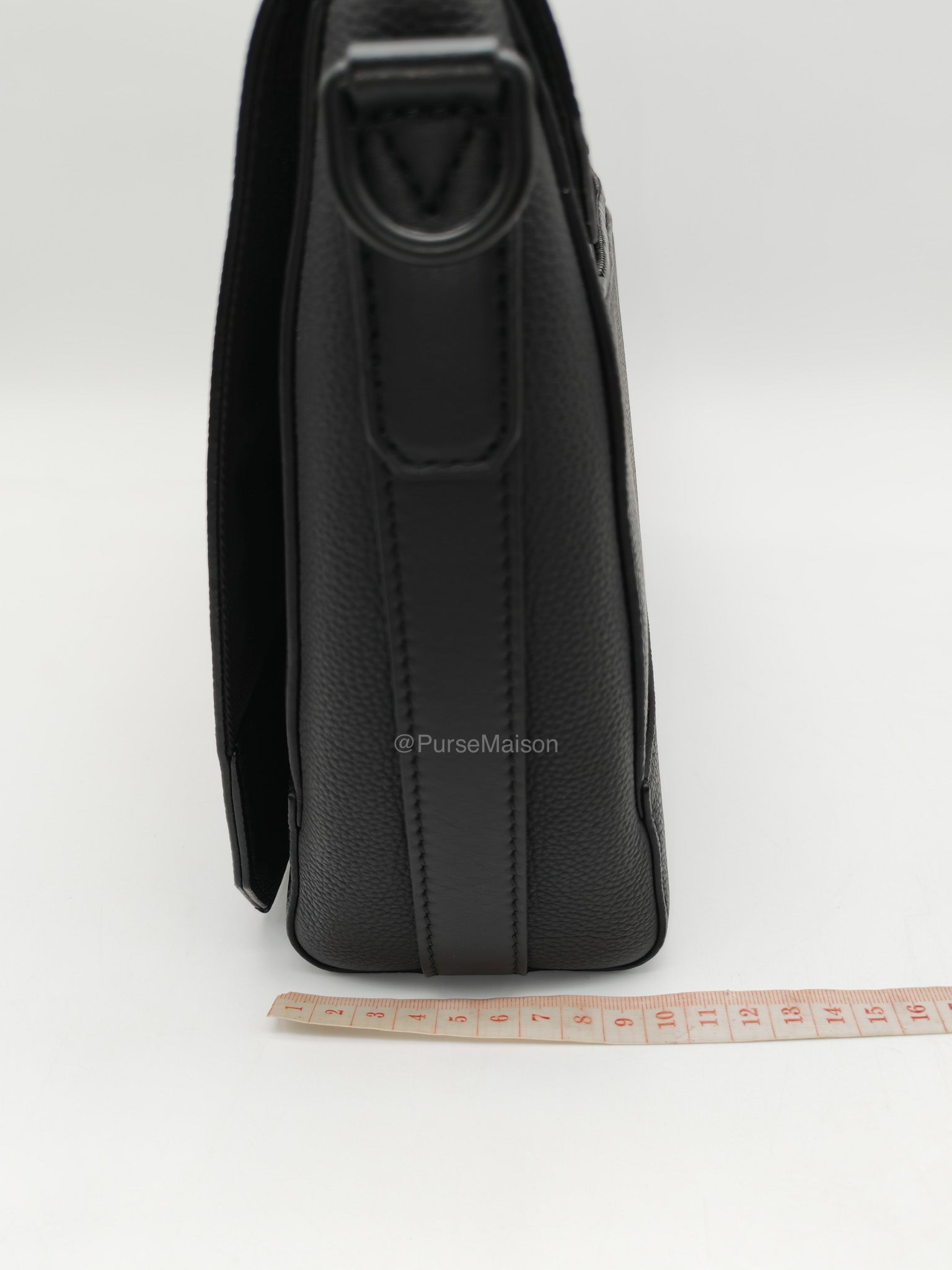 Louis Vuitton Aerogram Takeoff Messenger Bag in Black Grained Leather (Microchip)
