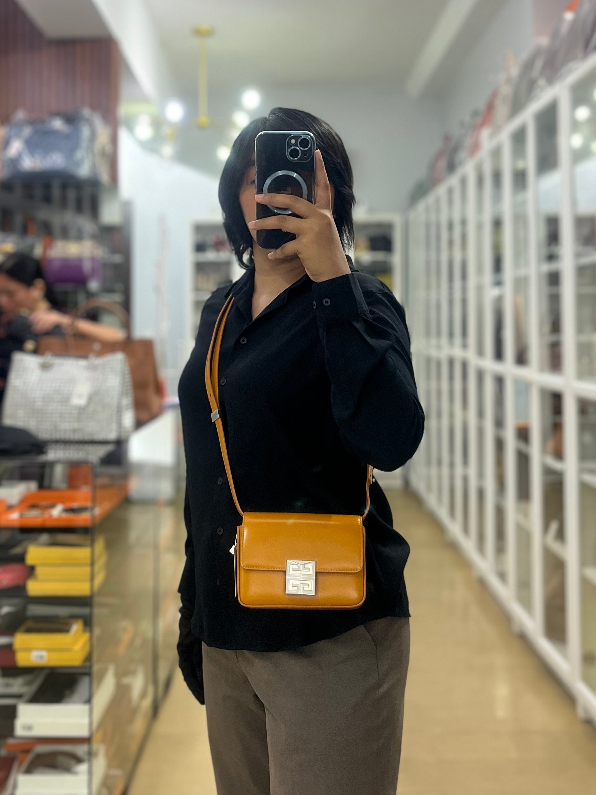 4G Small Caramel in Smooth Leather Crossbody Bag | Purse Maison Luxury Bags Shop