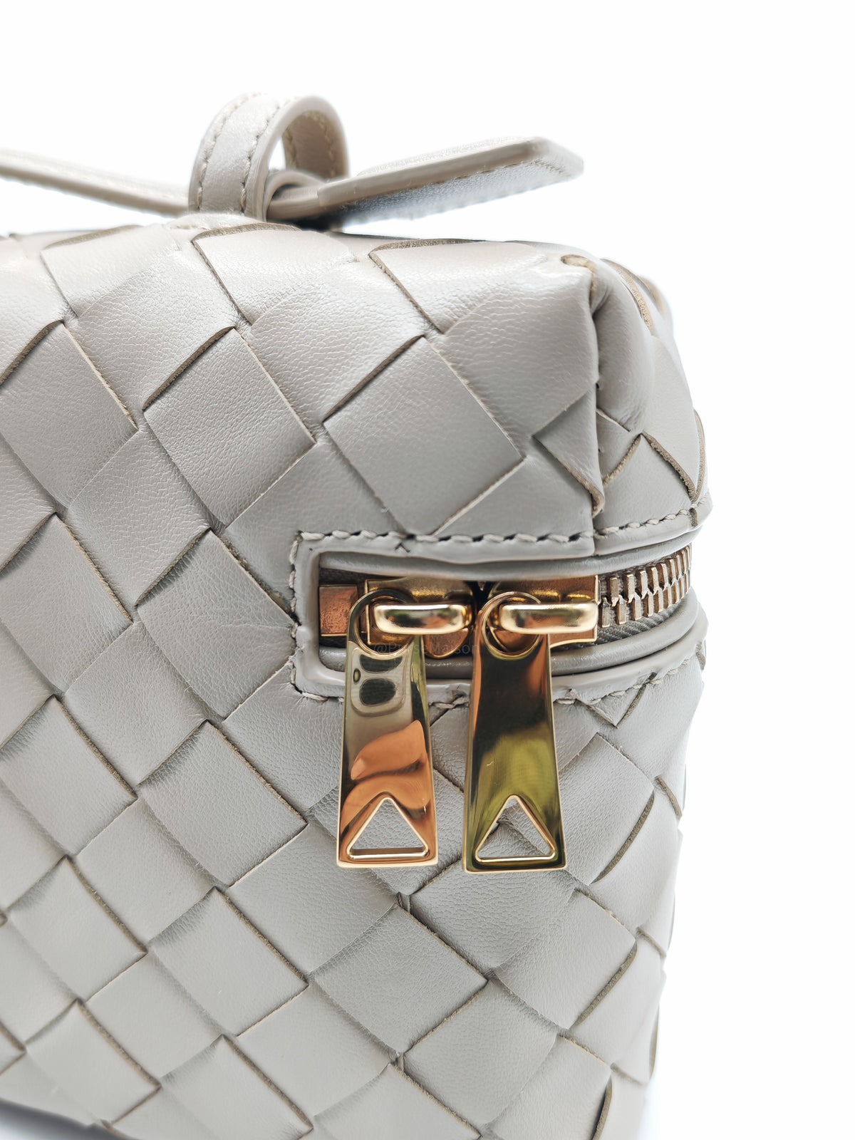 Bottega Veneta Bang Bang Vanity Case Bag in Beige Woven Intrecciato Calfskin Leather and Gold Hardware