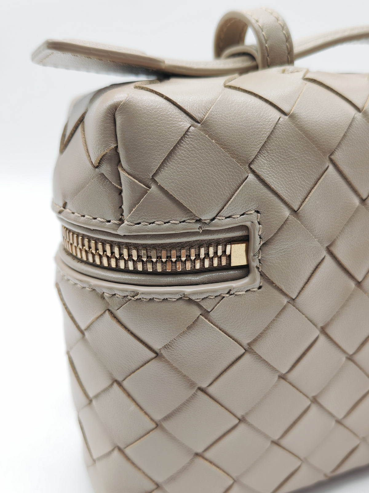 Bottega Veneta Bang Bang Vanity Case Bag in Beige Woven Intrecciato Calfskin Leather and Gold Hardware