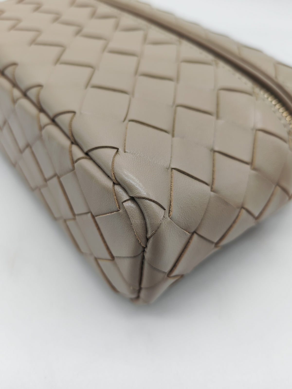 Bottega Veneta Bang Bang Vanity Case Bag in Beige Woven Intrecciato Calfskin Leather and Gold Hardware
