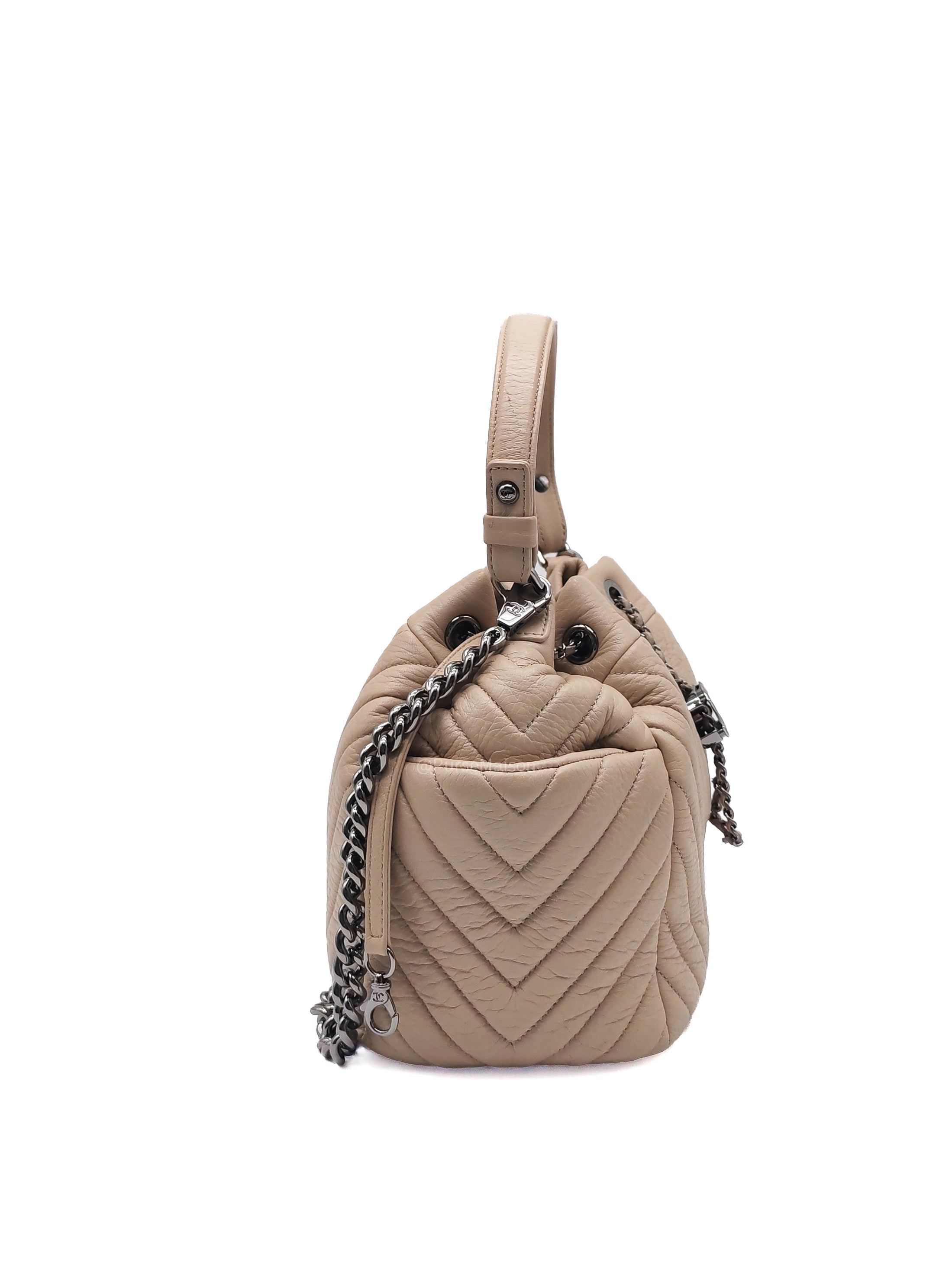 Chanel Chevron Drawstring Bucket Bag in Beige Calfskin Leather and Silver Hardware Series 23