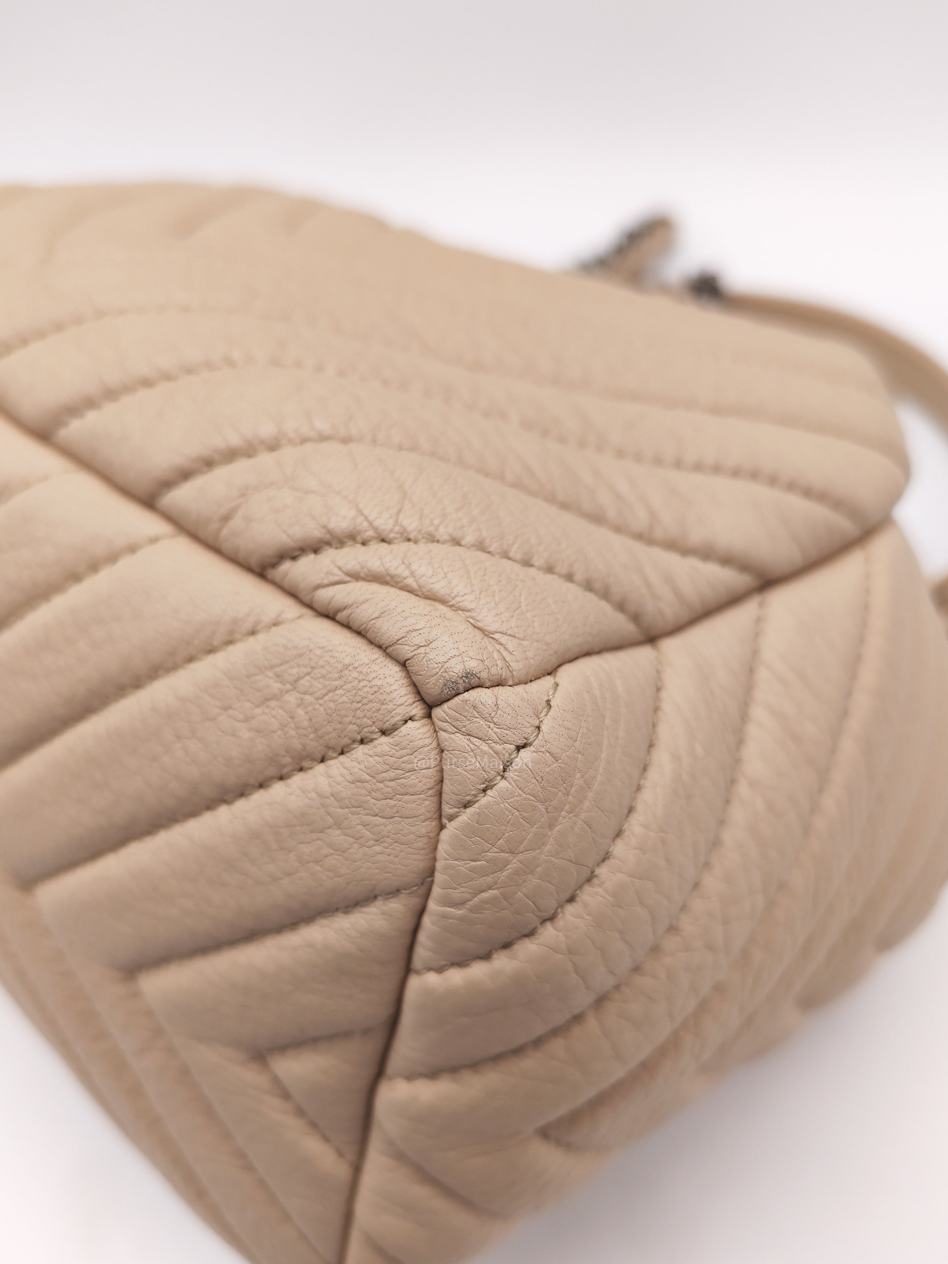 Chanel Chevron Drawstring Bucket Bag in Beige Calfskin Leather and Silver Hardware Series 23