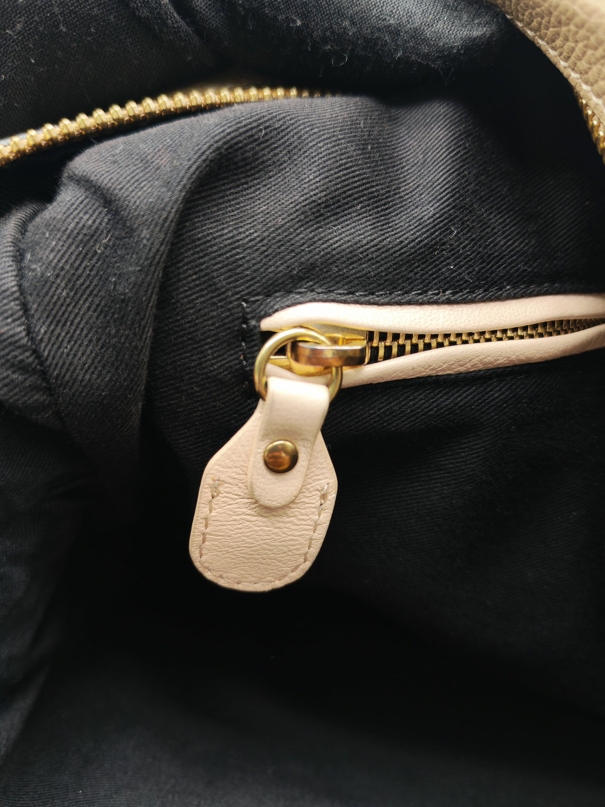 Chloe Paraty Shoulder Bag in Beige Grained Calfskin Leather and Gold Hardware