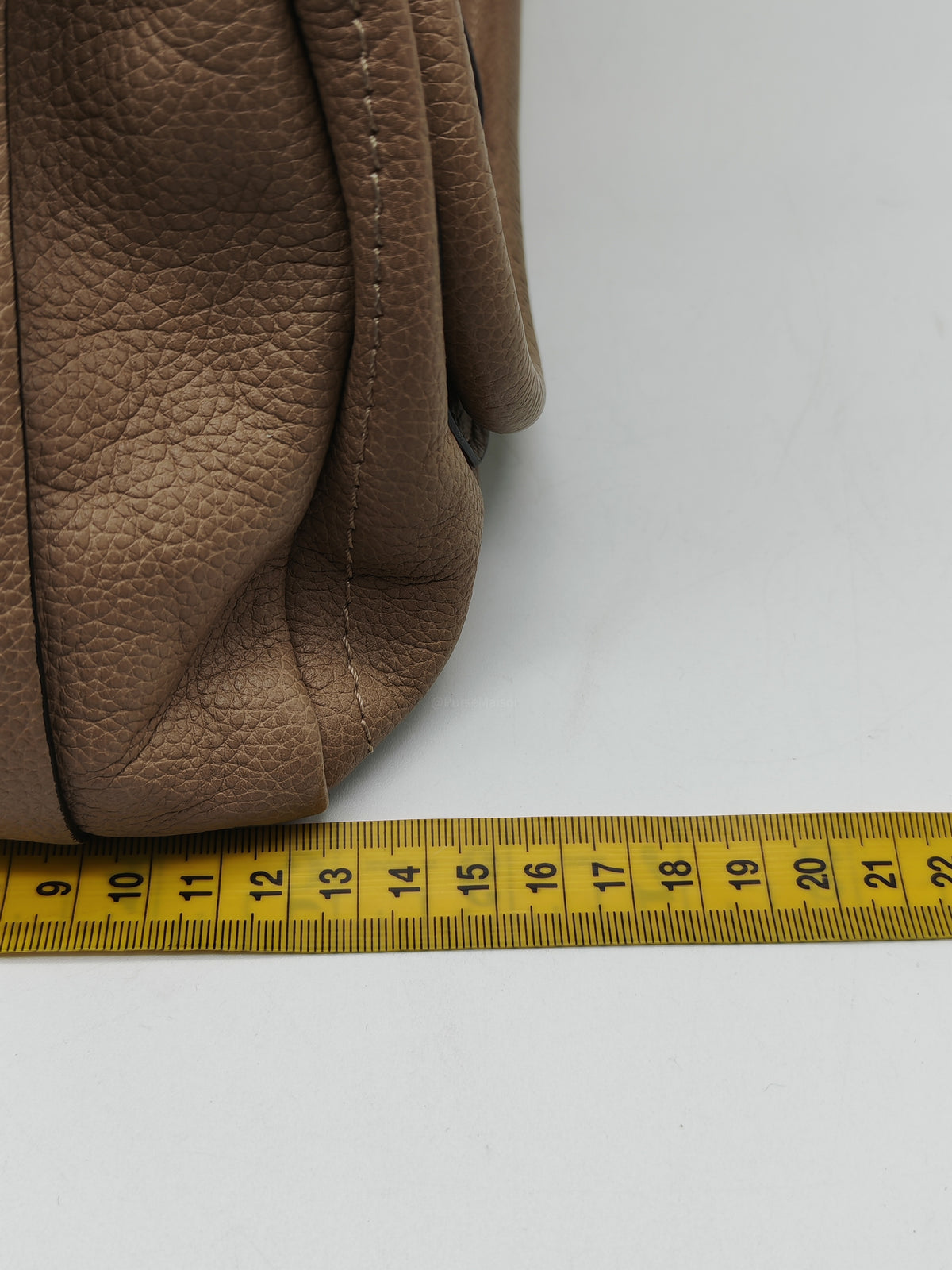 Chloe Paraty Shoulder Bag in Beige Grained Calfskin Leather and Gold Hardware