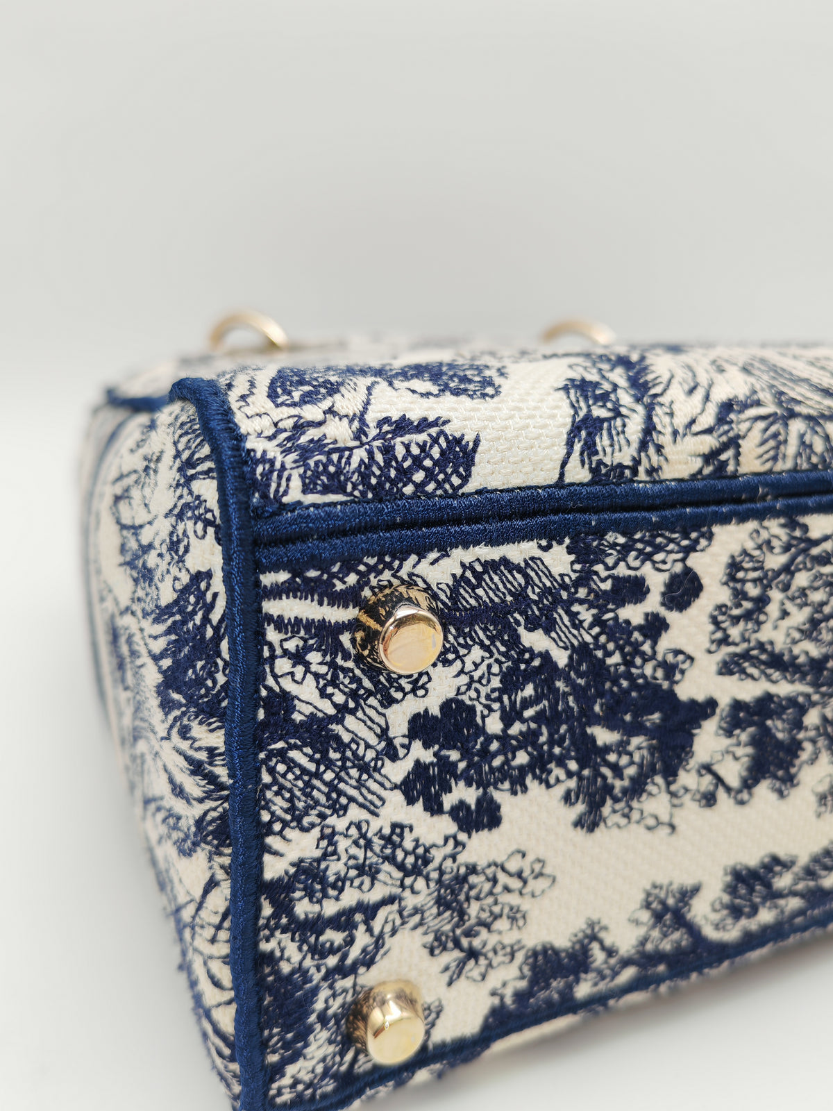 Christian Dior Lady D-Lite Medium in Toile De Jouy Embroidery Canvas and Light Gold Hardware