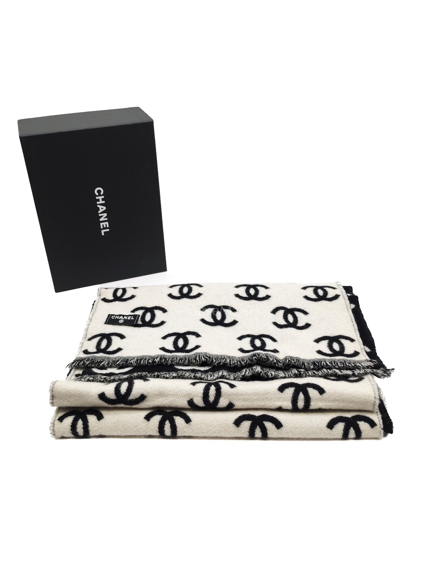CC Logo Wool Cashmere Scarf Reversible in Black and White