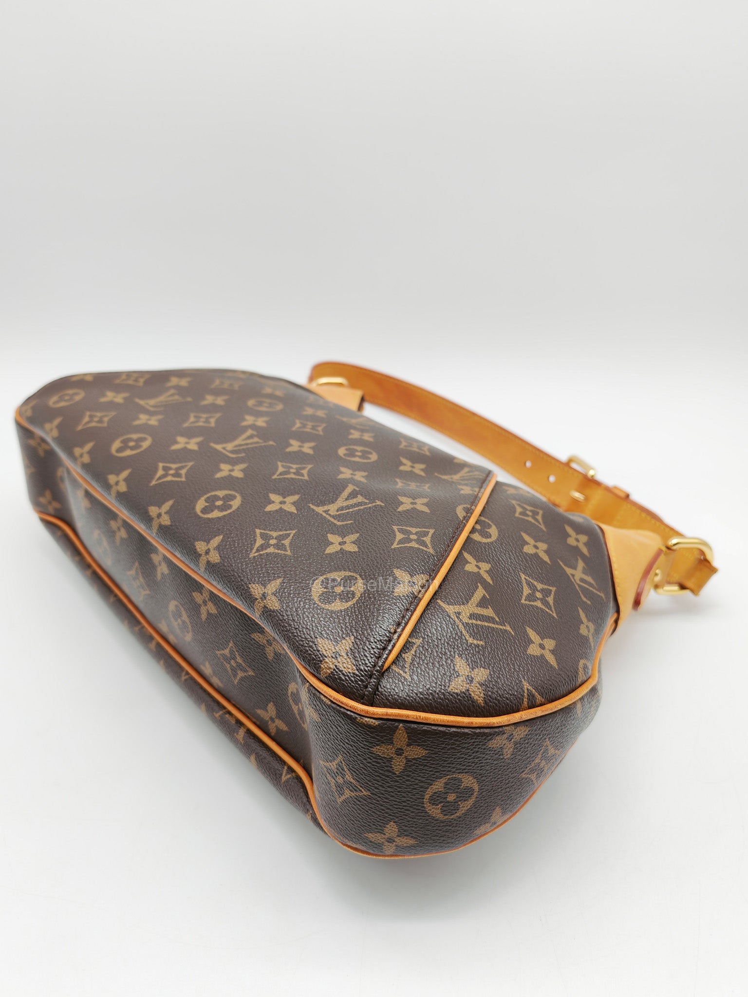Louis Vuitton Thames GM Handbag in Monogram Canvas and Gold Hardware (Datecode: AR3140)