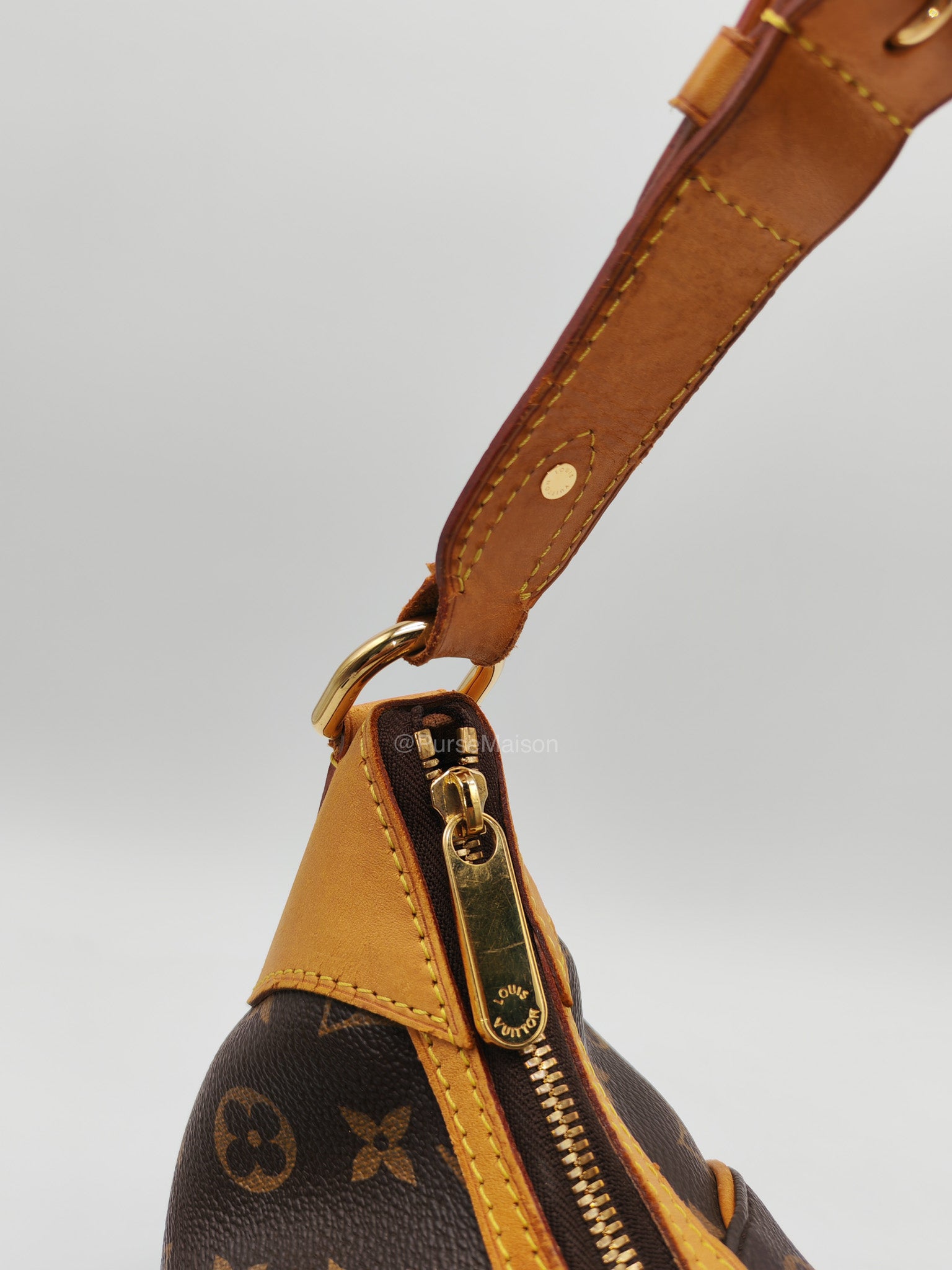 Louis Vuitton Thames GM Handbag in Monogram Canvas and Gold Hardware (Datecode: AR3140)