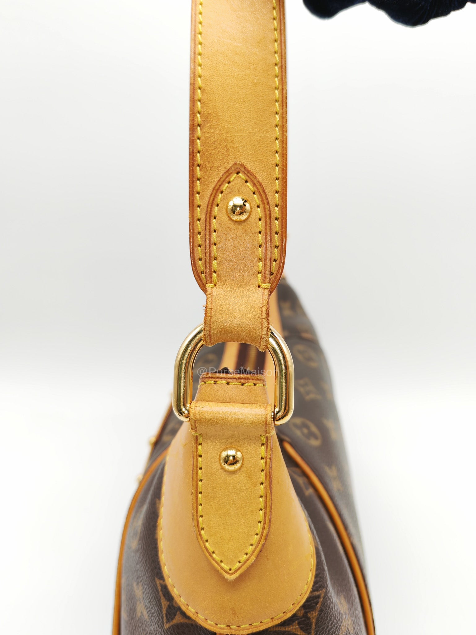 Louis Vuitton Thames GM Handbag in Monogram Canvas and Gold Hardware (Datecode: AR3140)