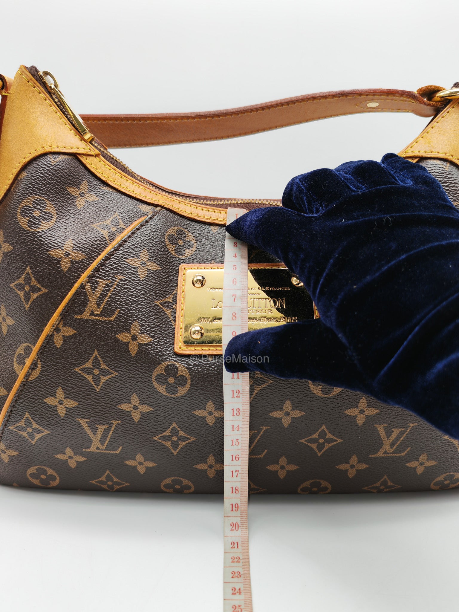 Louis Vuitton Thames GM Handbag in Monogram Canvas and Gold Hardware (Datecode: AR3140)