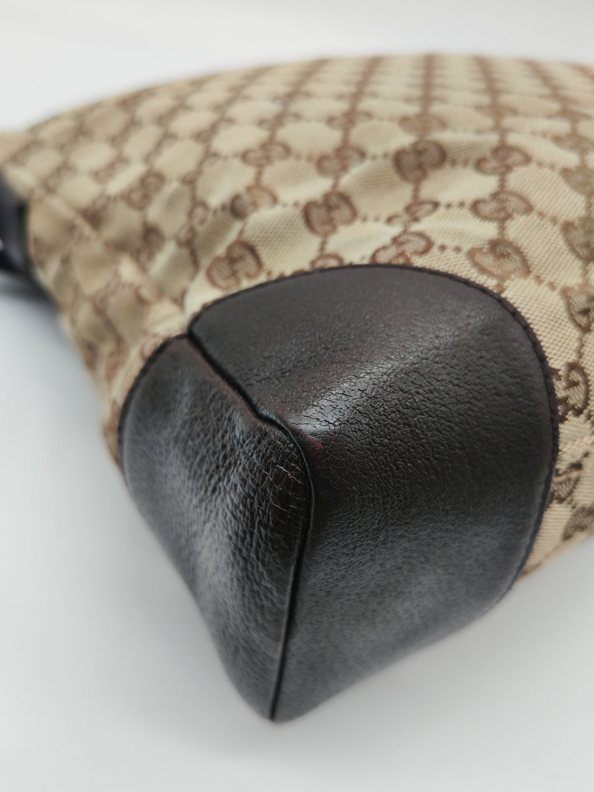 Gucci Zip Messenger Shoulder Bag in Monogram GG Canvas and Silver Hardware