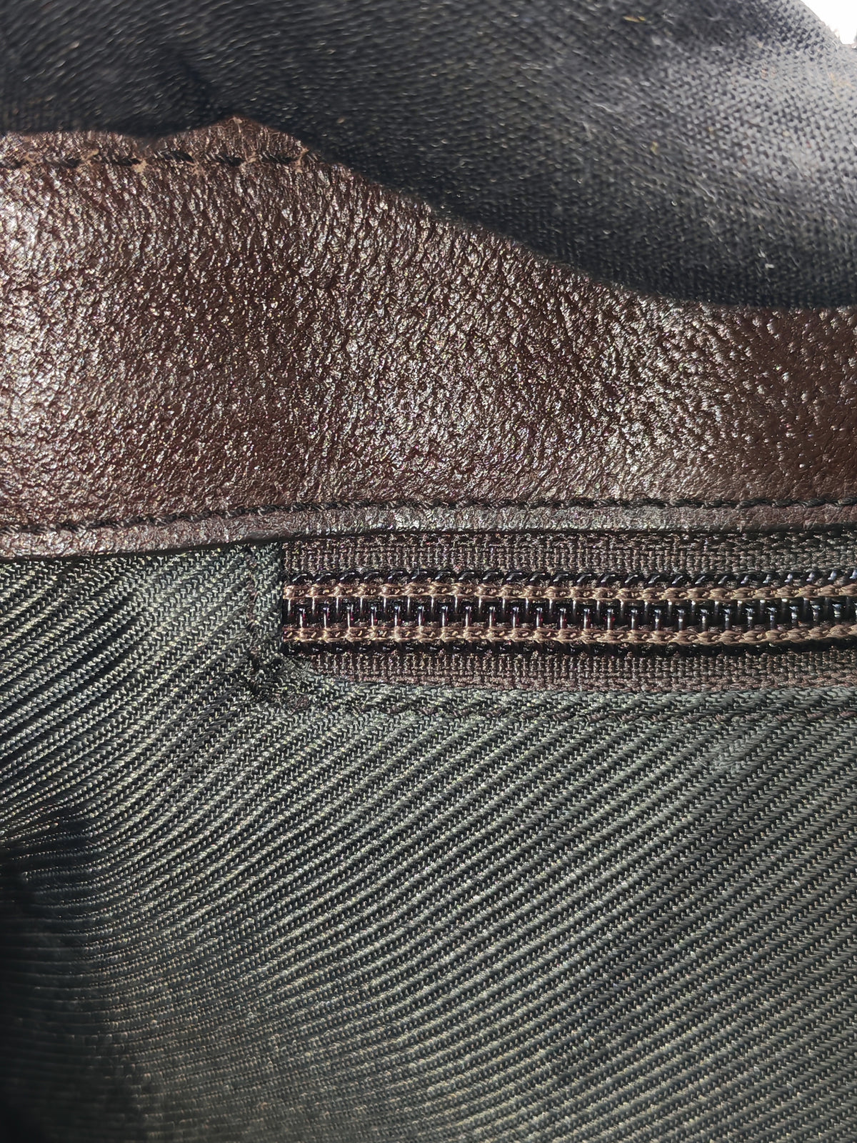 Gucci Zip Messenger Shoulder Bag in Monogram GG Canvas and Silver Hardware
