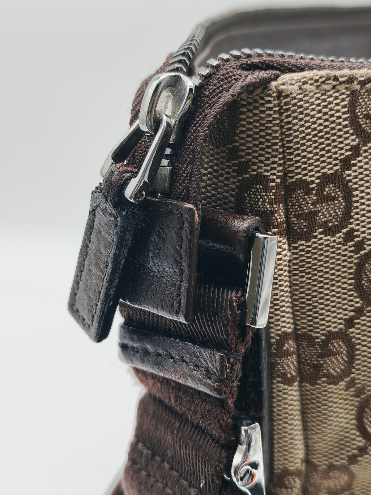 Gucci Zip Messenger Shoulder Bag in Monogram GG Canvas and Silver Hardware