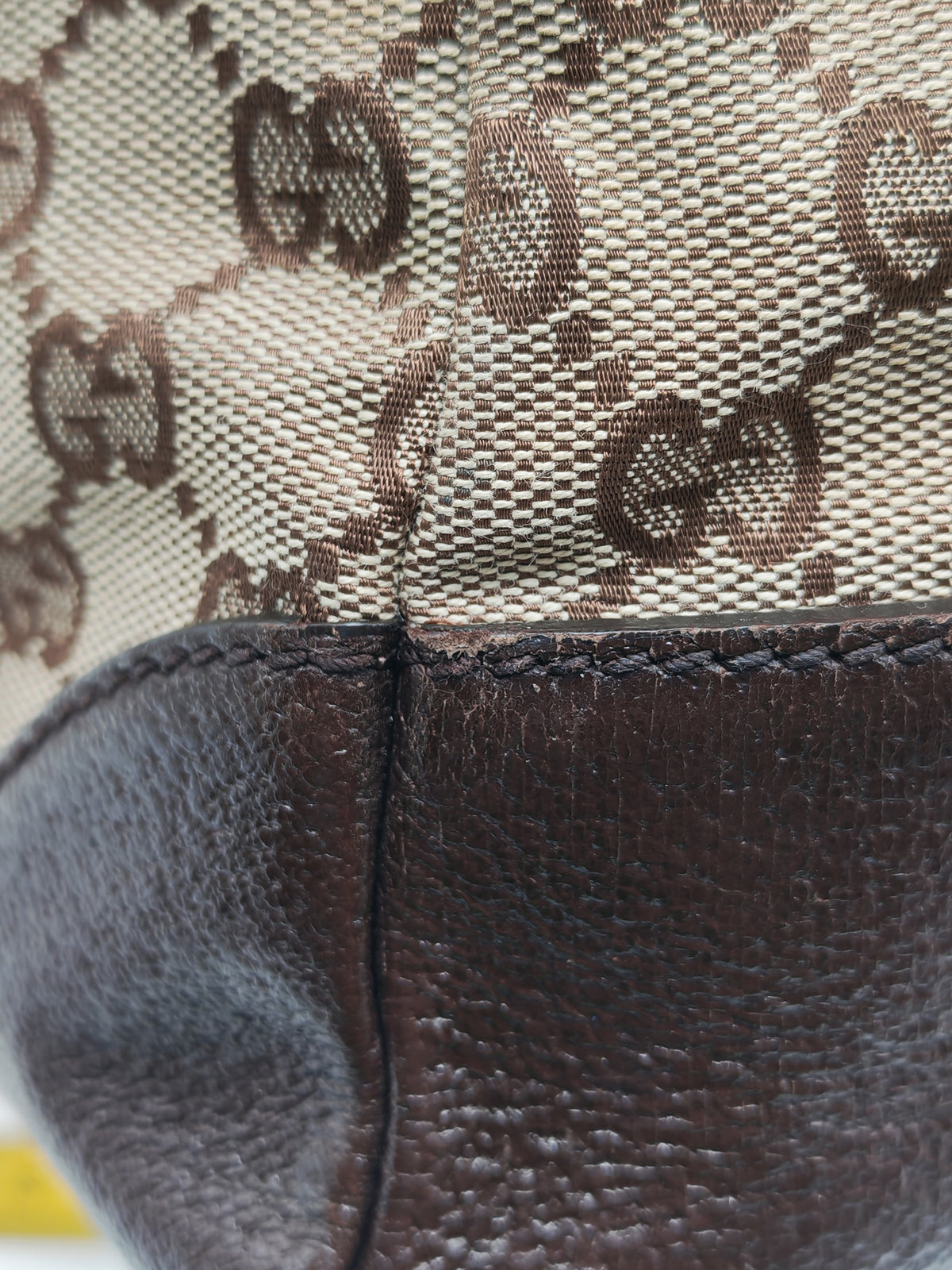 Gucci Zip Messenger Shoulder Bag in Monogram GG Canvas and Silver Hardware