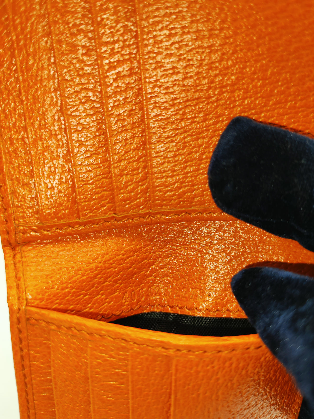 Gucci Bi-Fold Wallet in Orange Leather Signature Web