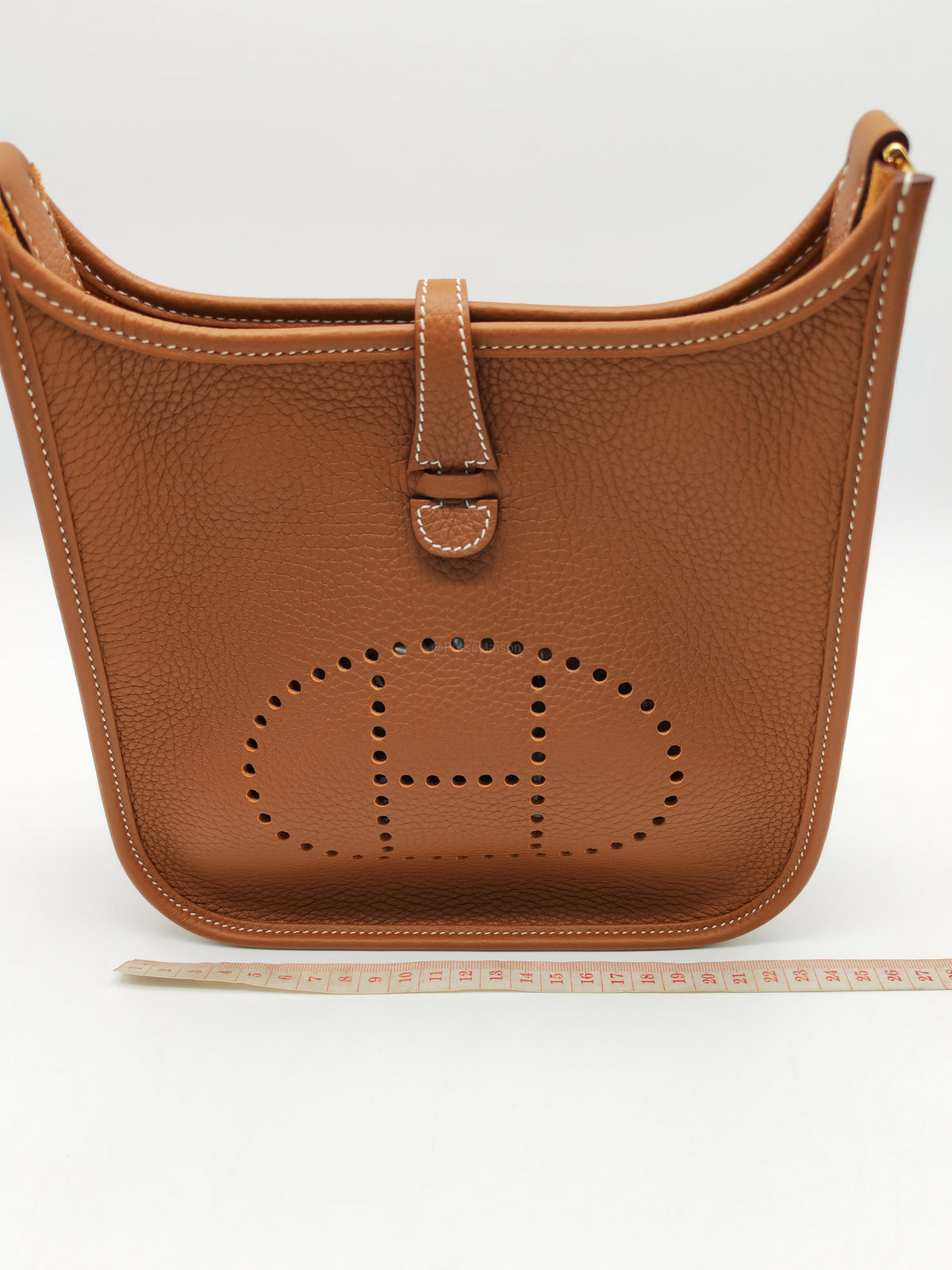 Hermes Evelyne 23 in Gold Taurillon Clemence Leather Gold Hardware Stamp G(2026)