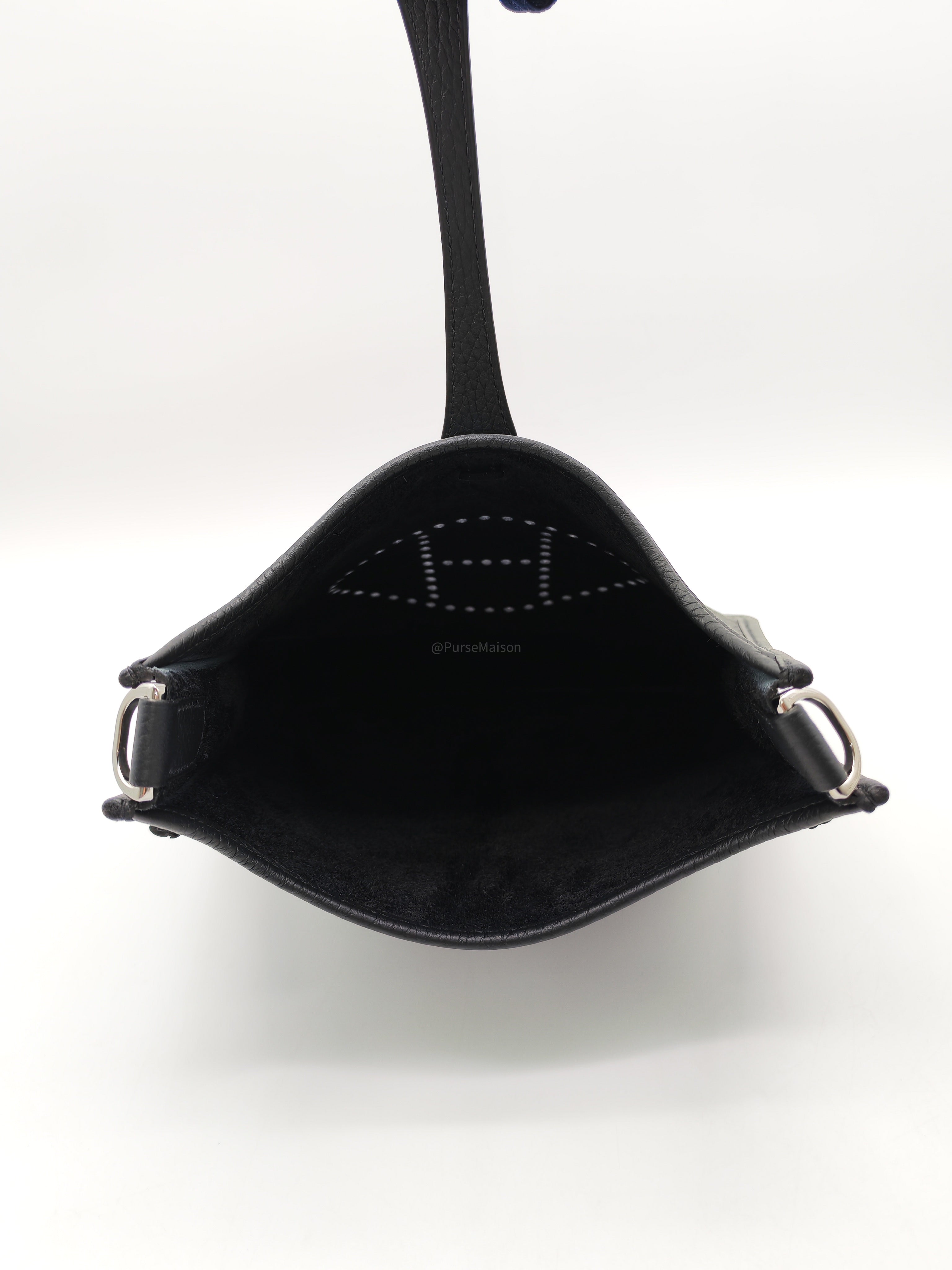 Hermes Evelyne 23 in Black/Noir Taurillon Clemence Leather Palladium Hardware Stamp G(2026)