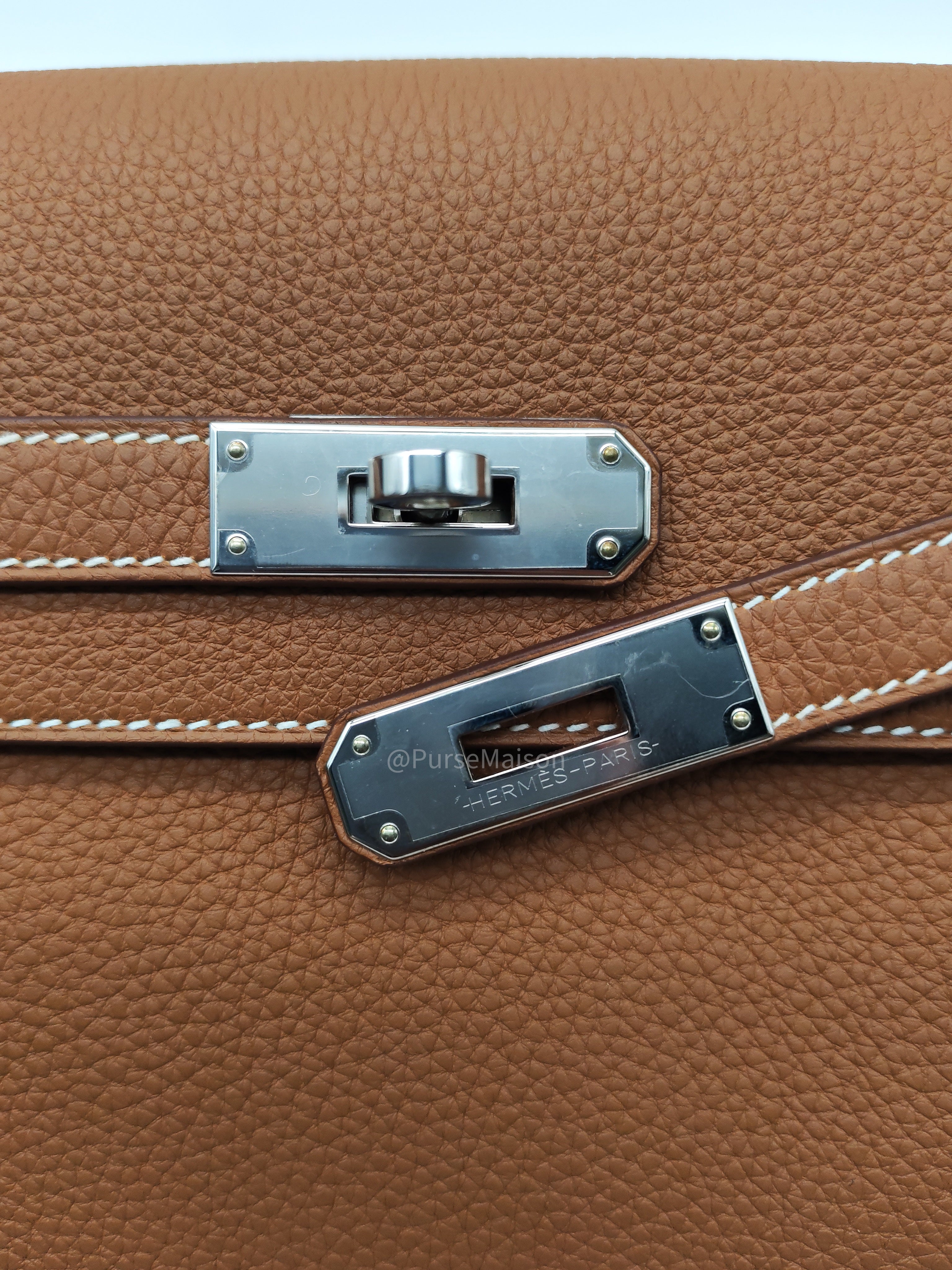 Hermes Kelly Depeches 25 Pouch in Gold Togo Leather and Palladium Hardware Stamp B (2023)