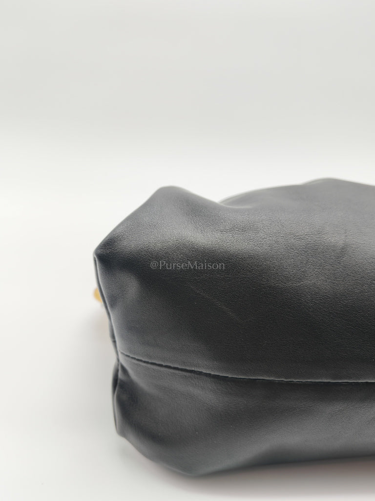 The Chain Pouch in Black Clafskin Leather Shoulder Bag