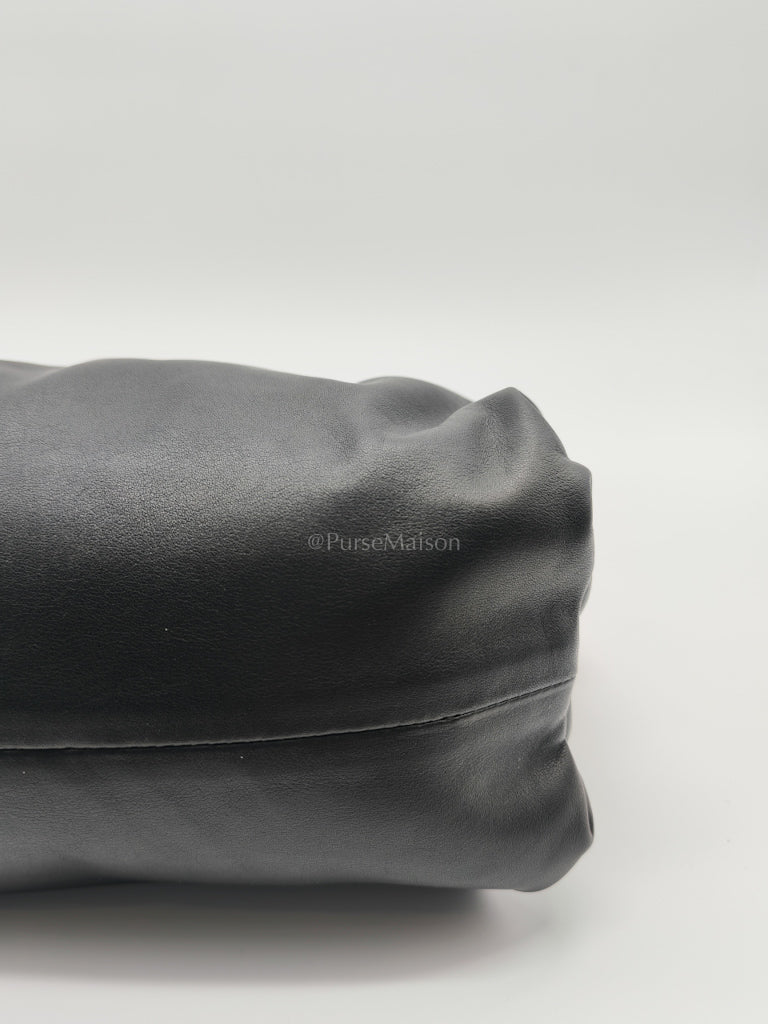 The Chain Pouch in Black Clafskin Leather Shoulder Bag