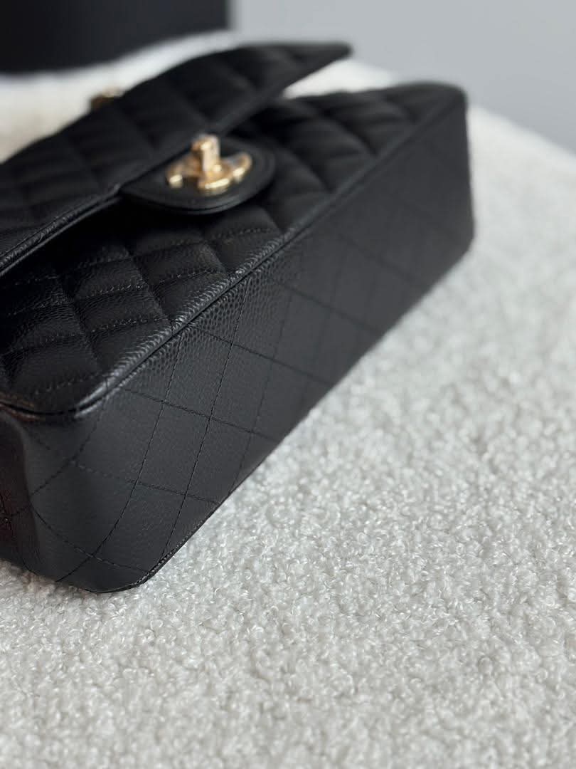 Medium in Black Caviar Microchip (2022)