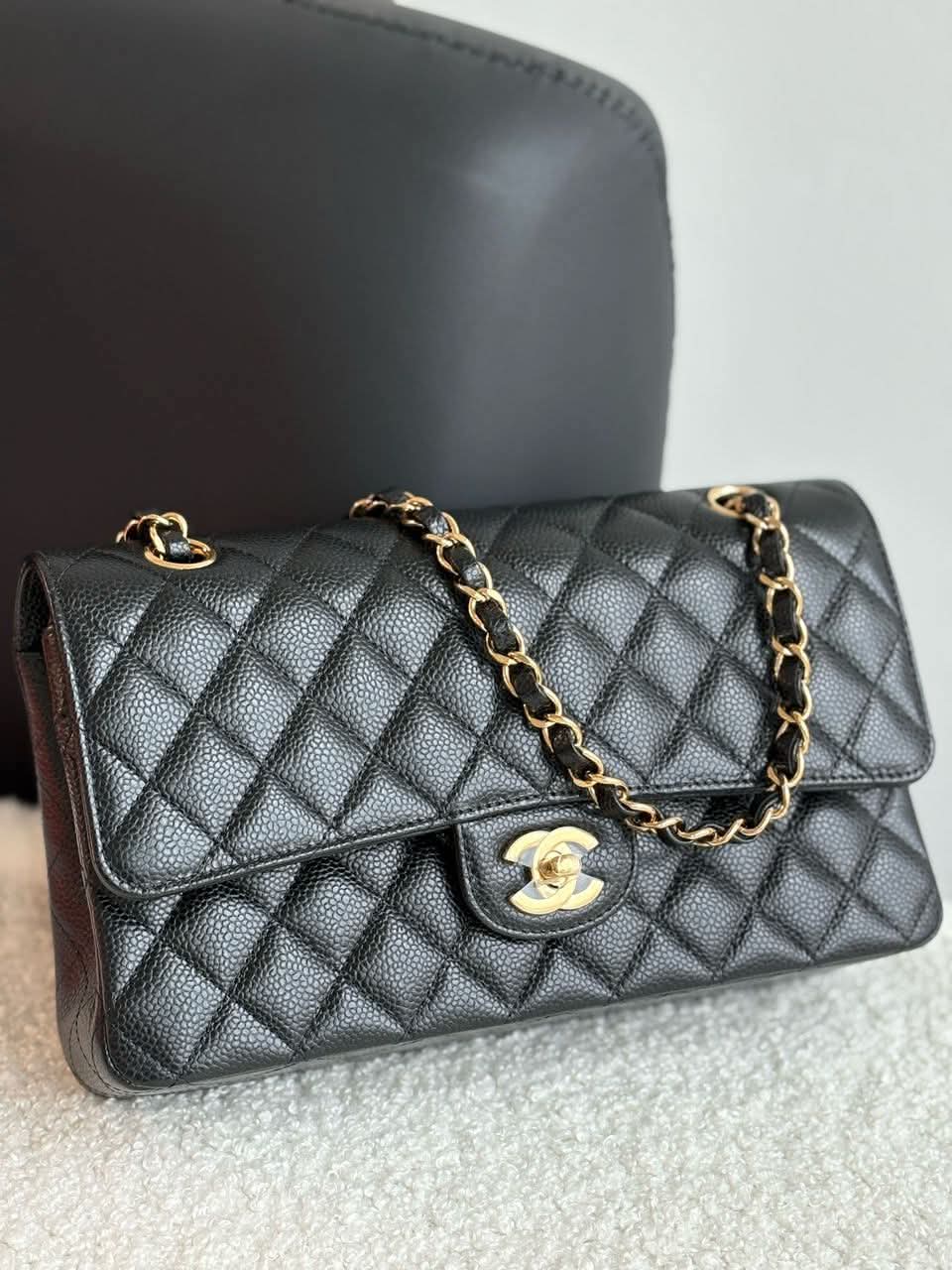 Medium in Black Caviar Microchip (2022)