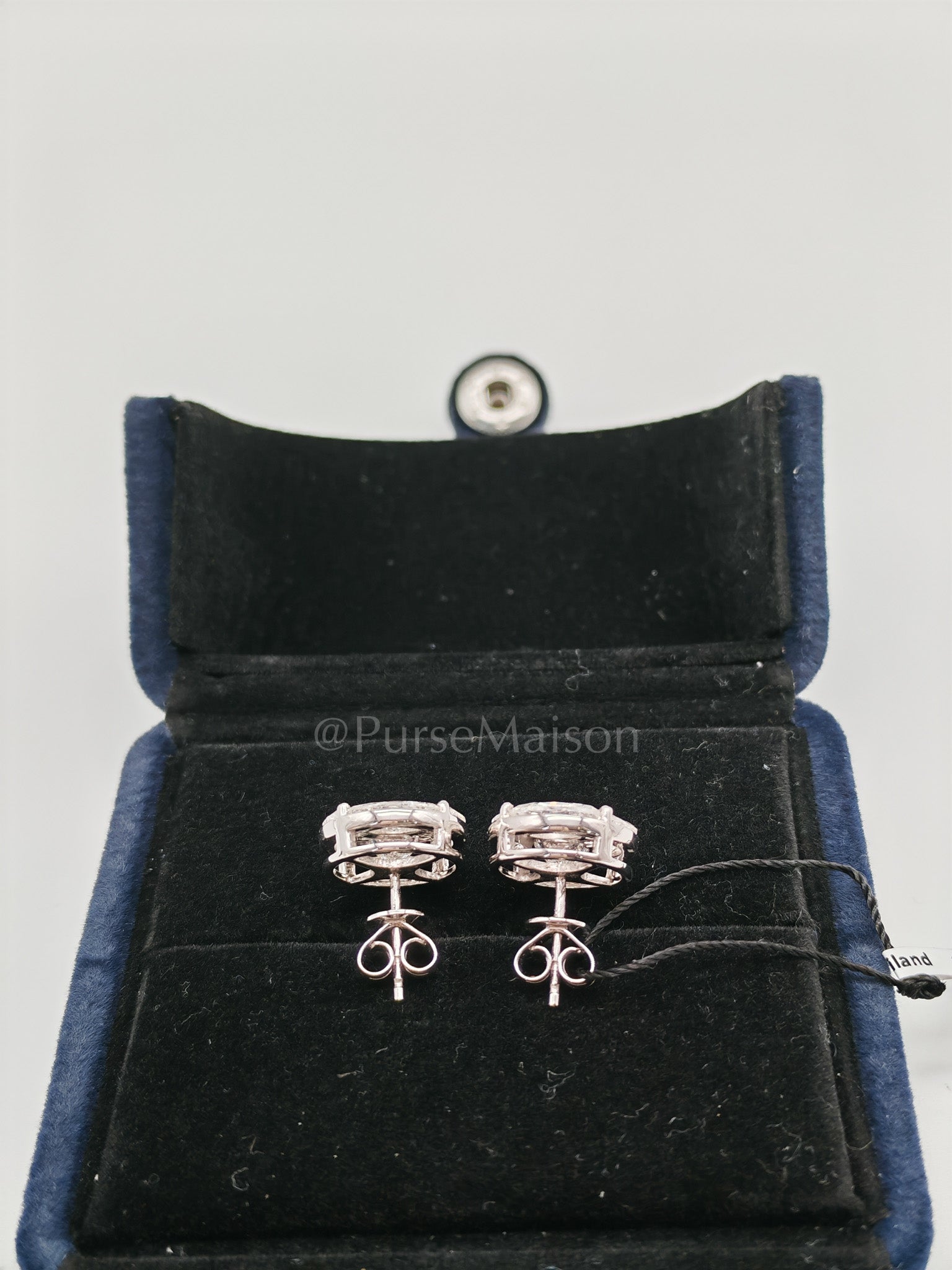 18k 6.42gms. 5.17cts. VS1 to VVS1 (Clarity) E to H (Color) Natural Diamond White Gold Earrings