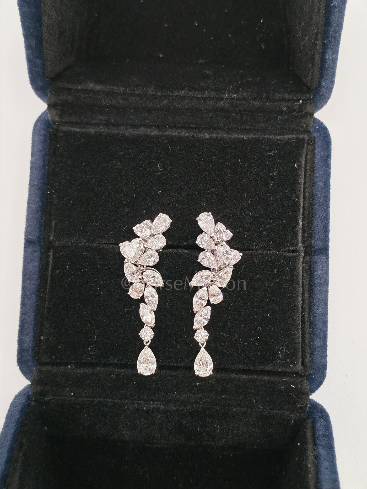 18k 4.66gms. 5.55cts. VS1 to VVS1 (Clarity) E to H (Color) Natural Diamond White Gold Earrings