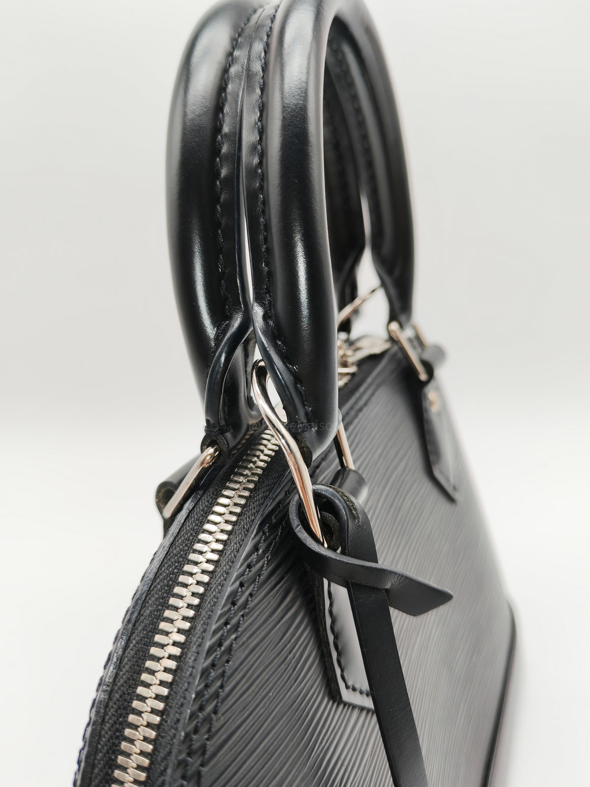 Louis Vuitton Alma BB in Black Epi Leather Silver Hardware (Date Code: AA1139)