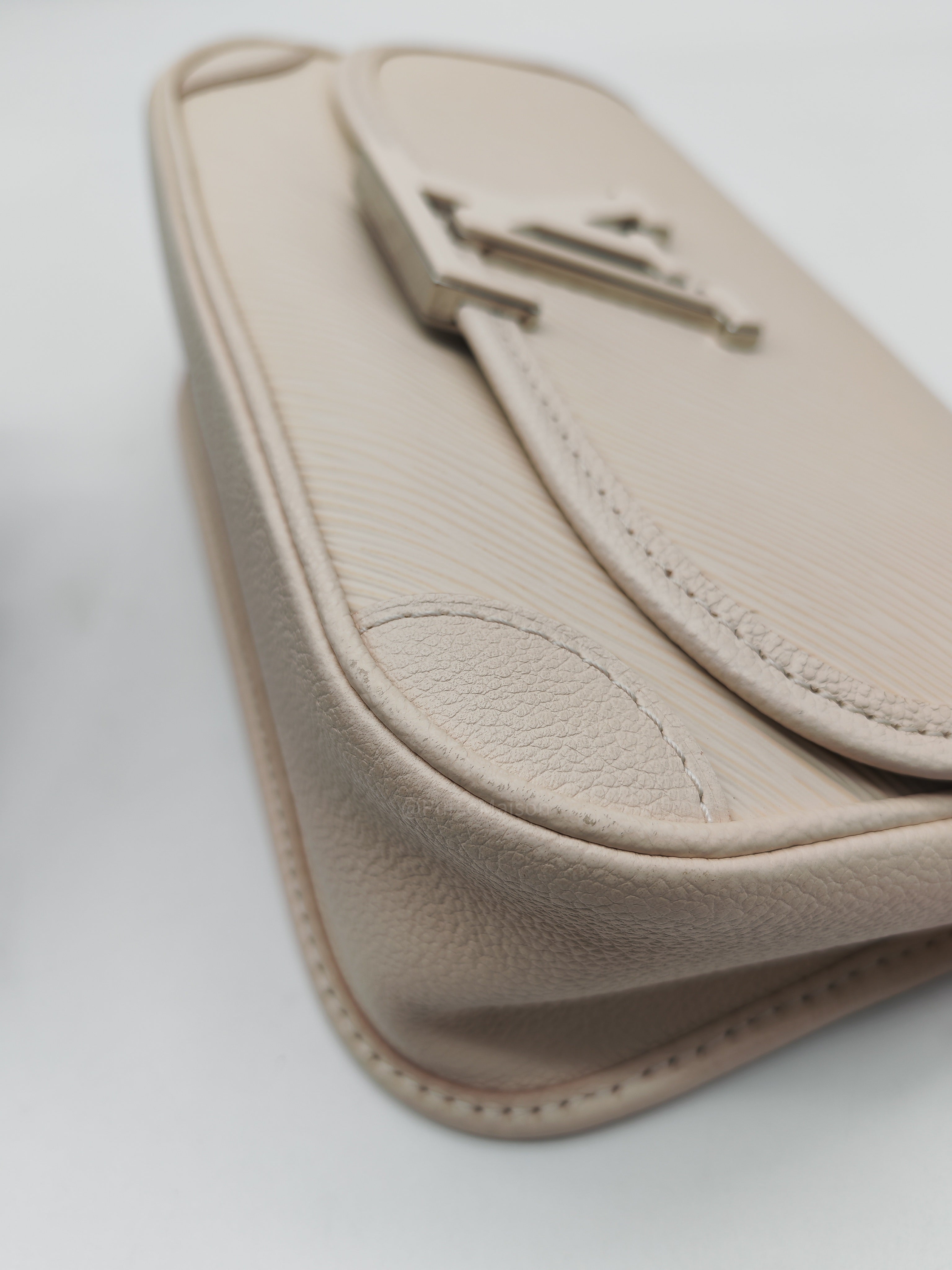 Louis Vuitton Buci Crossbody Bag in Off-White Beige Epi Leather and Silver Hardware Microchip