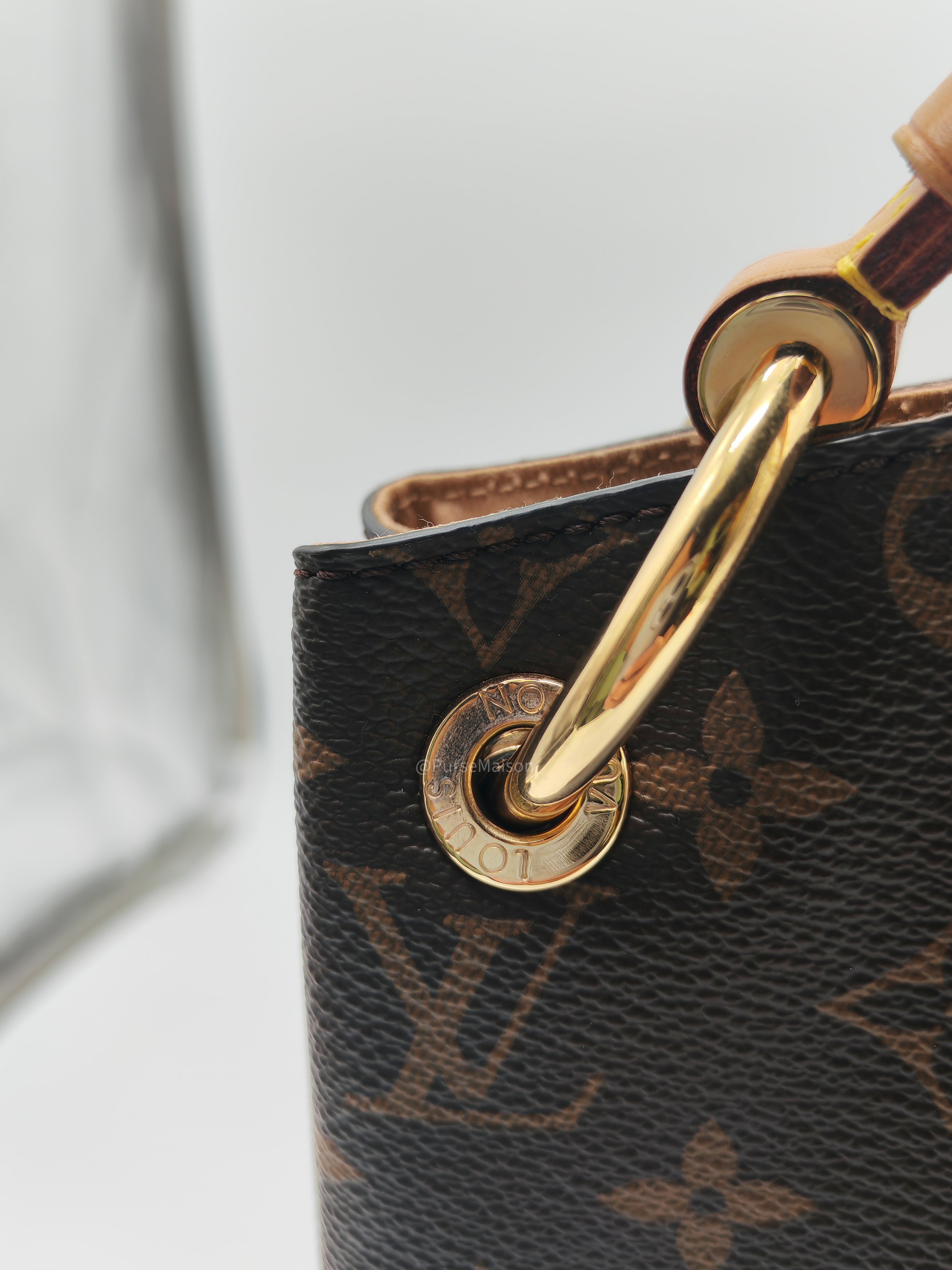 Louis Vuitton Graceful Hobo Bag PM in Monogram Canvas (Date code: MI0128)
