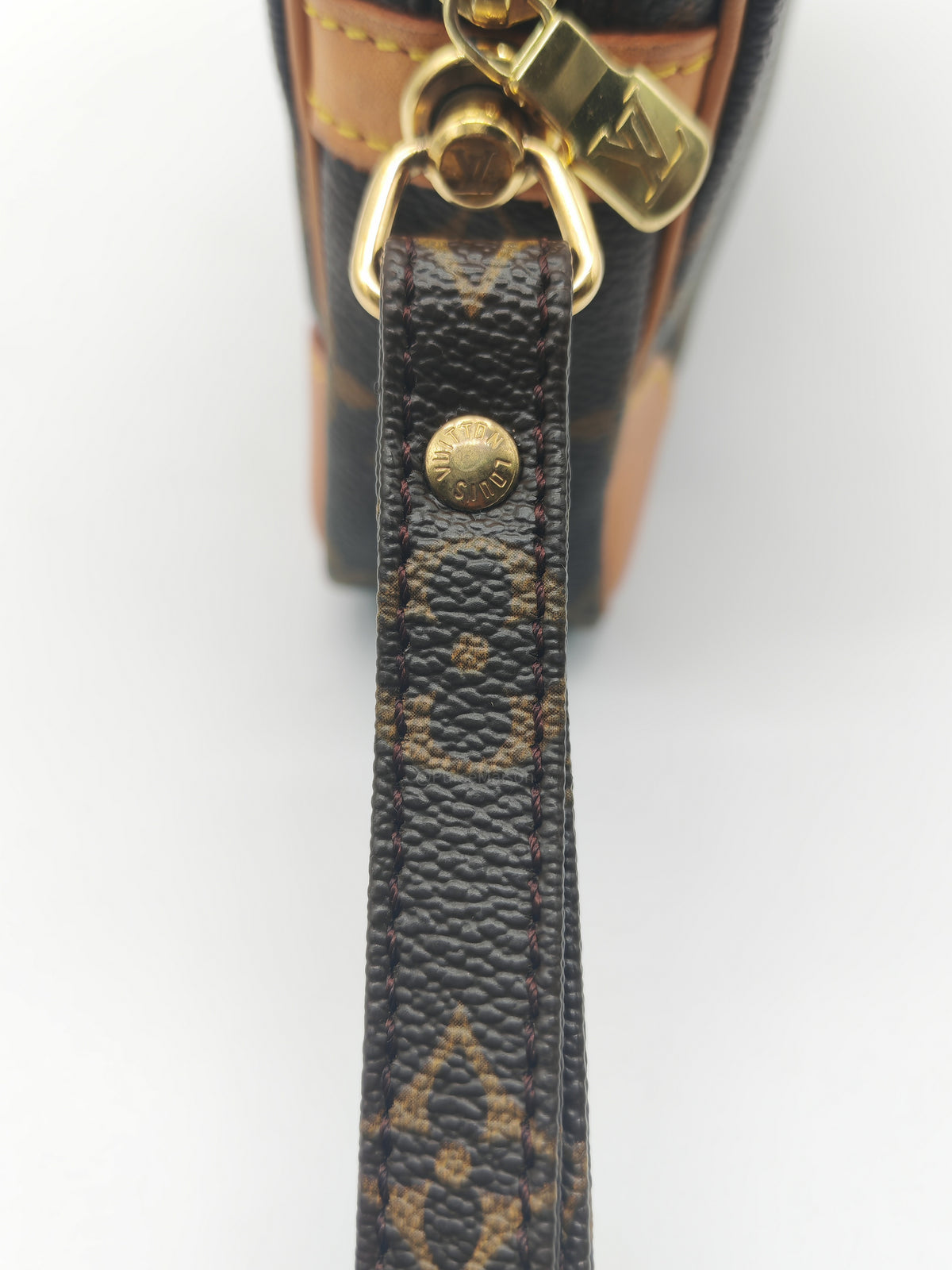 Louis Vuitton Marly Dragonne Clutch Bag in Monogram Canvas and Gold Hardware (Datecode: SL1003)