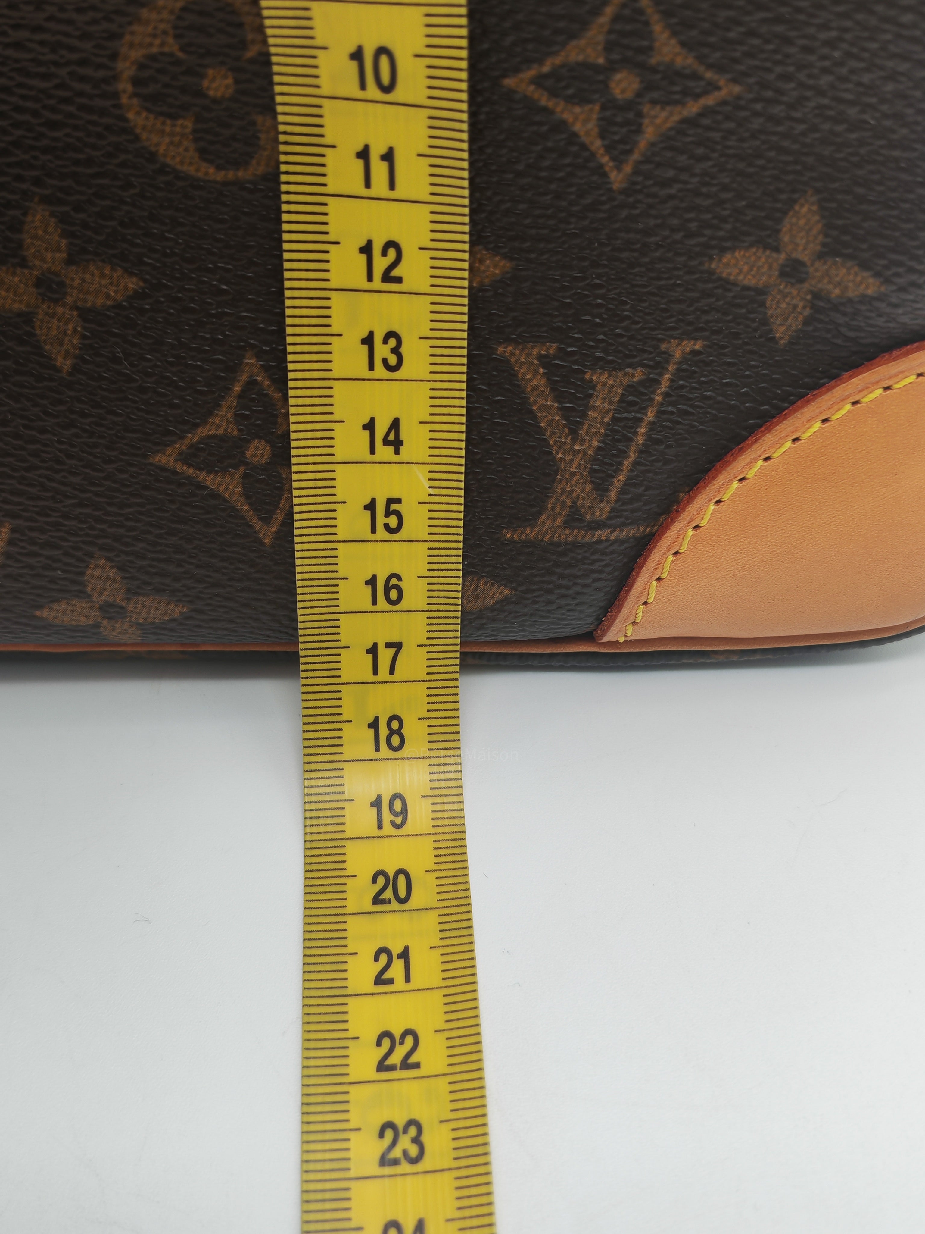 Louis Vuitton Marly Dragonne Clutch Bag in Monogram Canvas and Gold Hardware (Datecode: SL1003)