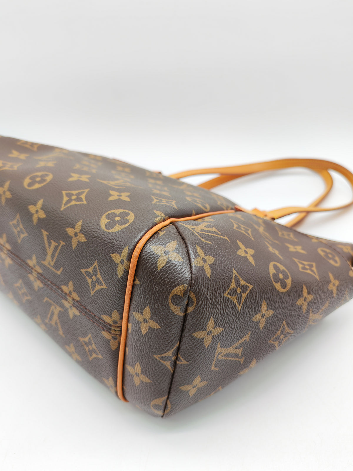 Louis Vuitton Totally PM Shoulder Bag in Monogram Canvas and Gold Hardware (Datecode: DU3175)