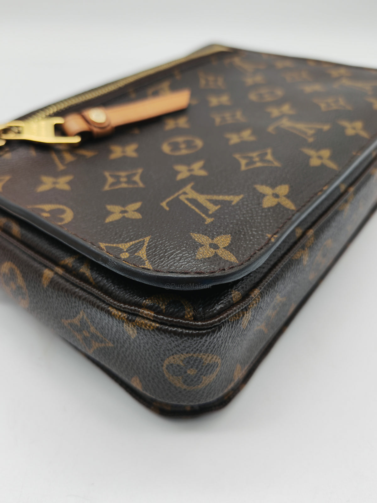 Louis Vuitton Pochette Metis in Monogram Canvas and Gold Hardware (Datecode: DR2173)
