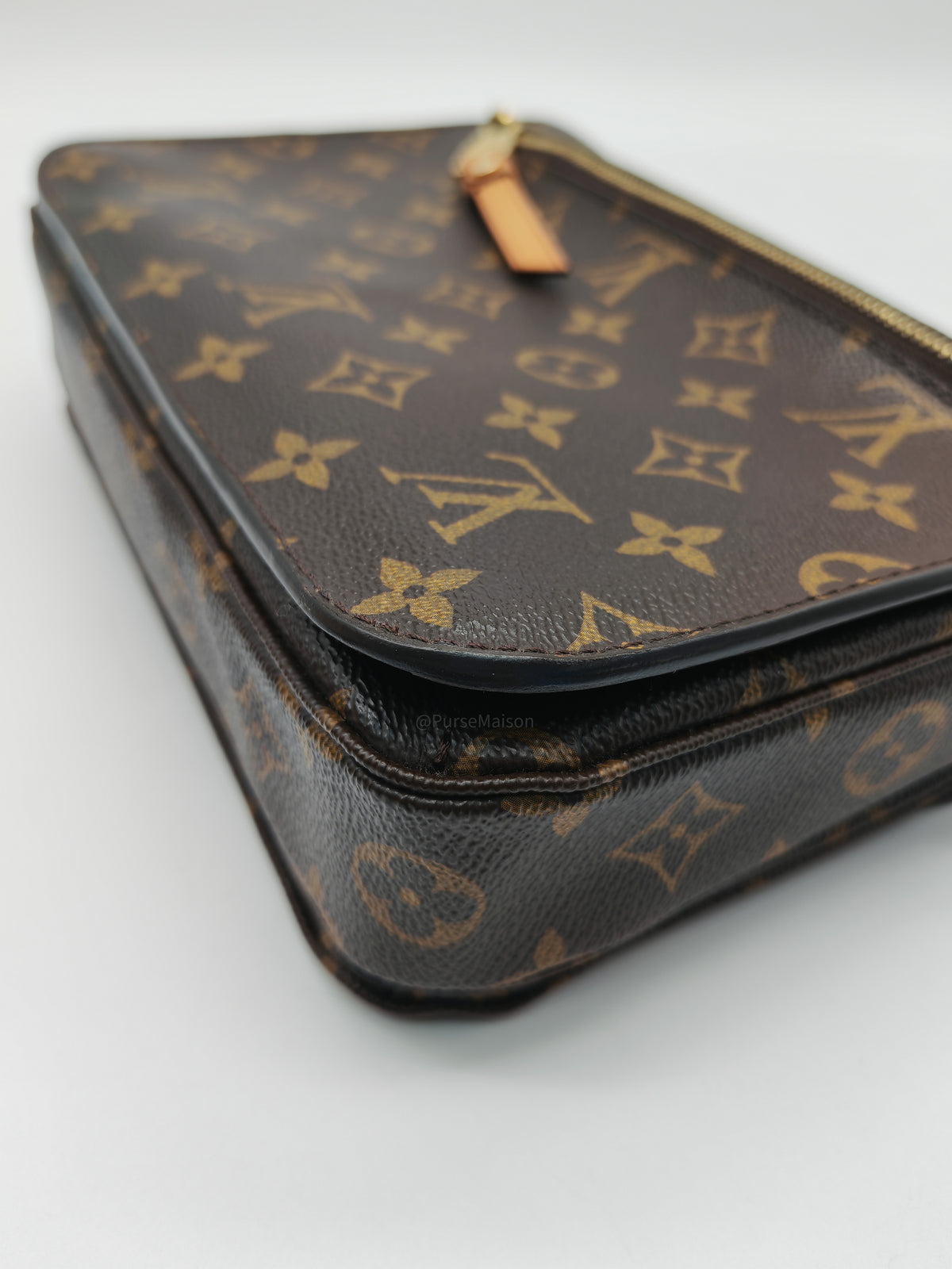 Louis Vuitton Pochette Metis in Monogram Canvas and Gold Hardware (Datecode: DR2173)
