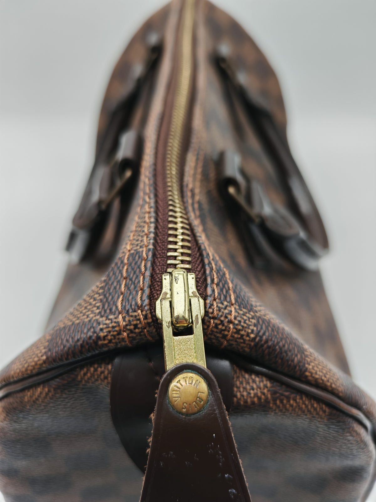 Louis Vuitton Speedy 30 in Damier Ebene Canvas and Gold Hardware (Datecode: SP4160)
